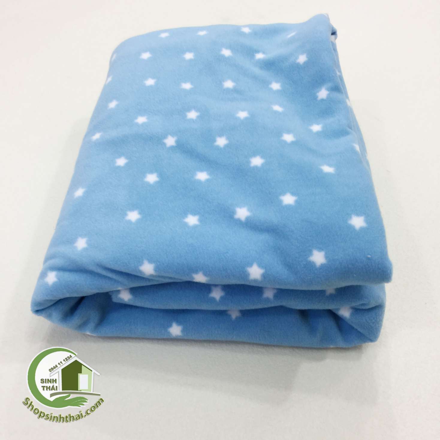 [HCM]Chăn ngủ văn phòng bằng nỉ cao cấp - chấm bi xanh dương (155cm x 120cm)