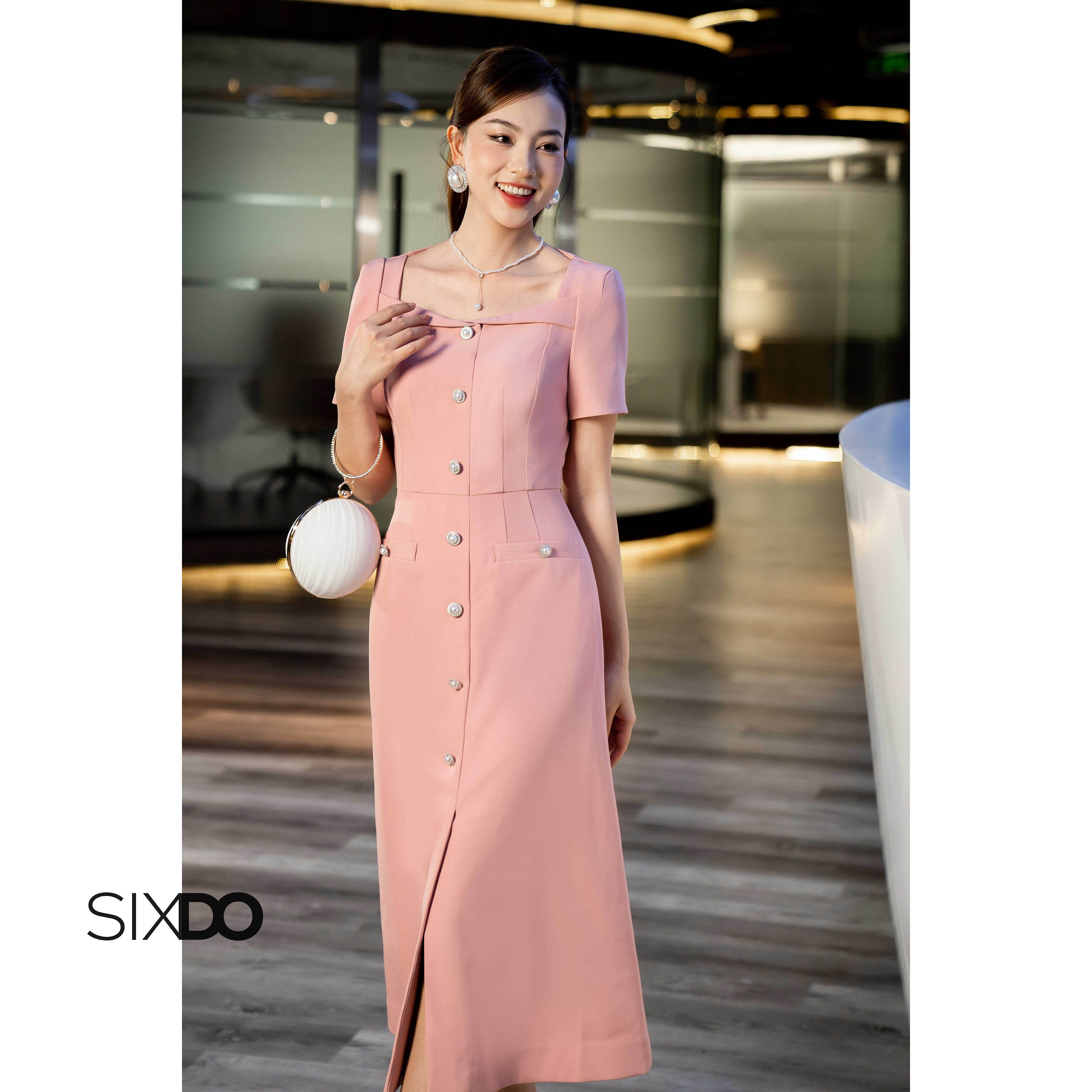 Đầm tuýp xi hồng phối cúc SIXDO