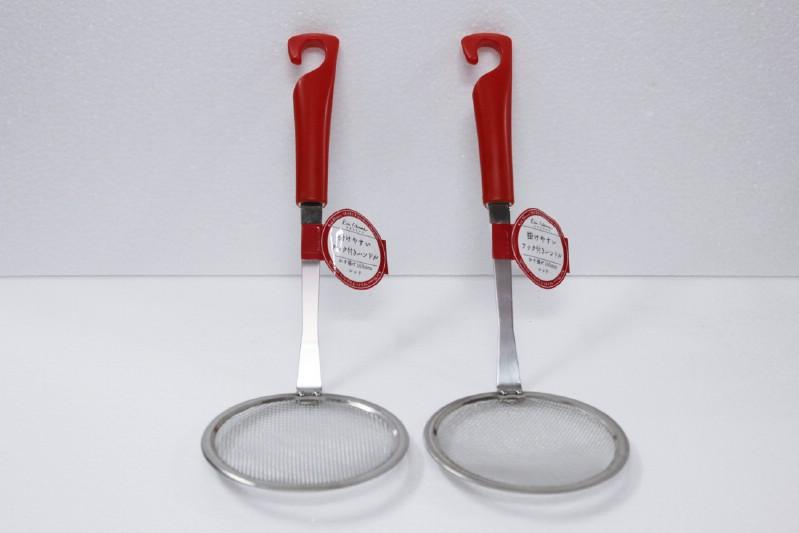 Dụng cụ hớt váng mỡ  inox KAI (cán đỏ) - Hàng Nhật