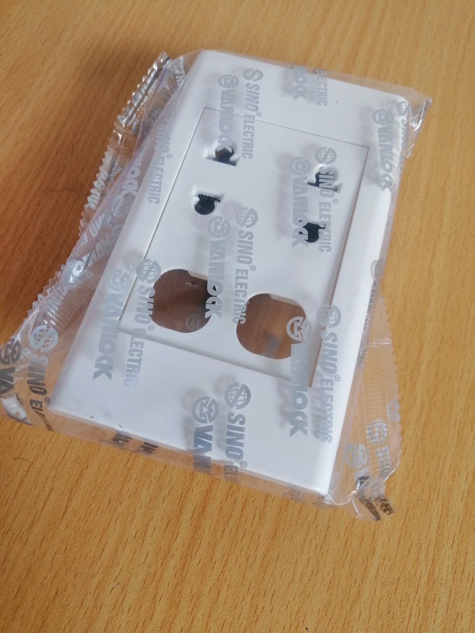 Mặt Ổ cắm Công tắc SINO VANLOCK âm tường