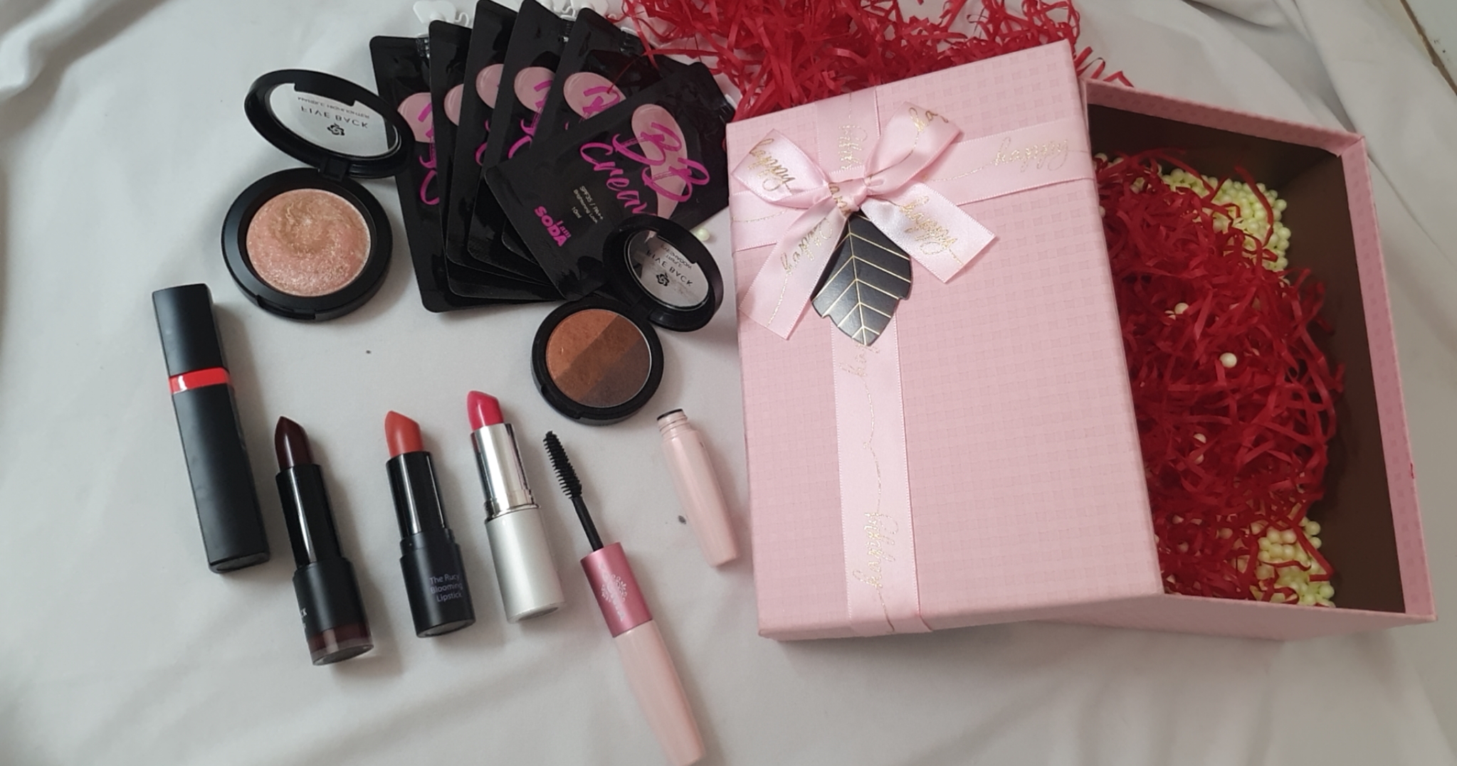Q10 gift Korean makeup set colorful 8 PCs eye makeup, foundation, matte lipstick, birthday Valentine, 8/3, Noel gift box.