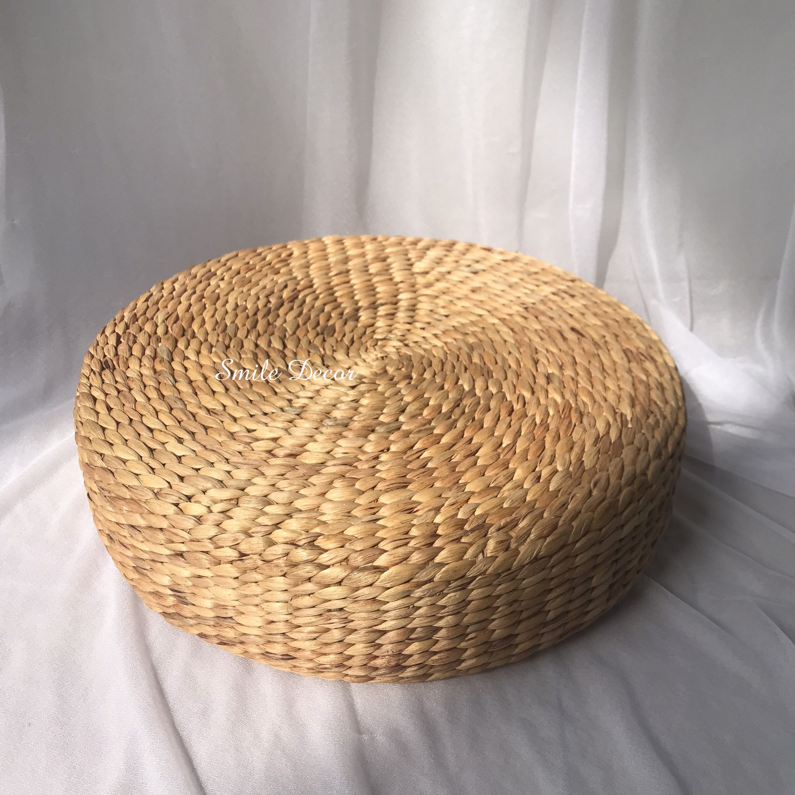 Đệm ngồi bệt Smile Decor hình tròn đan lục bình dùng ngồi thiền , yoga , bàn trà Nhật