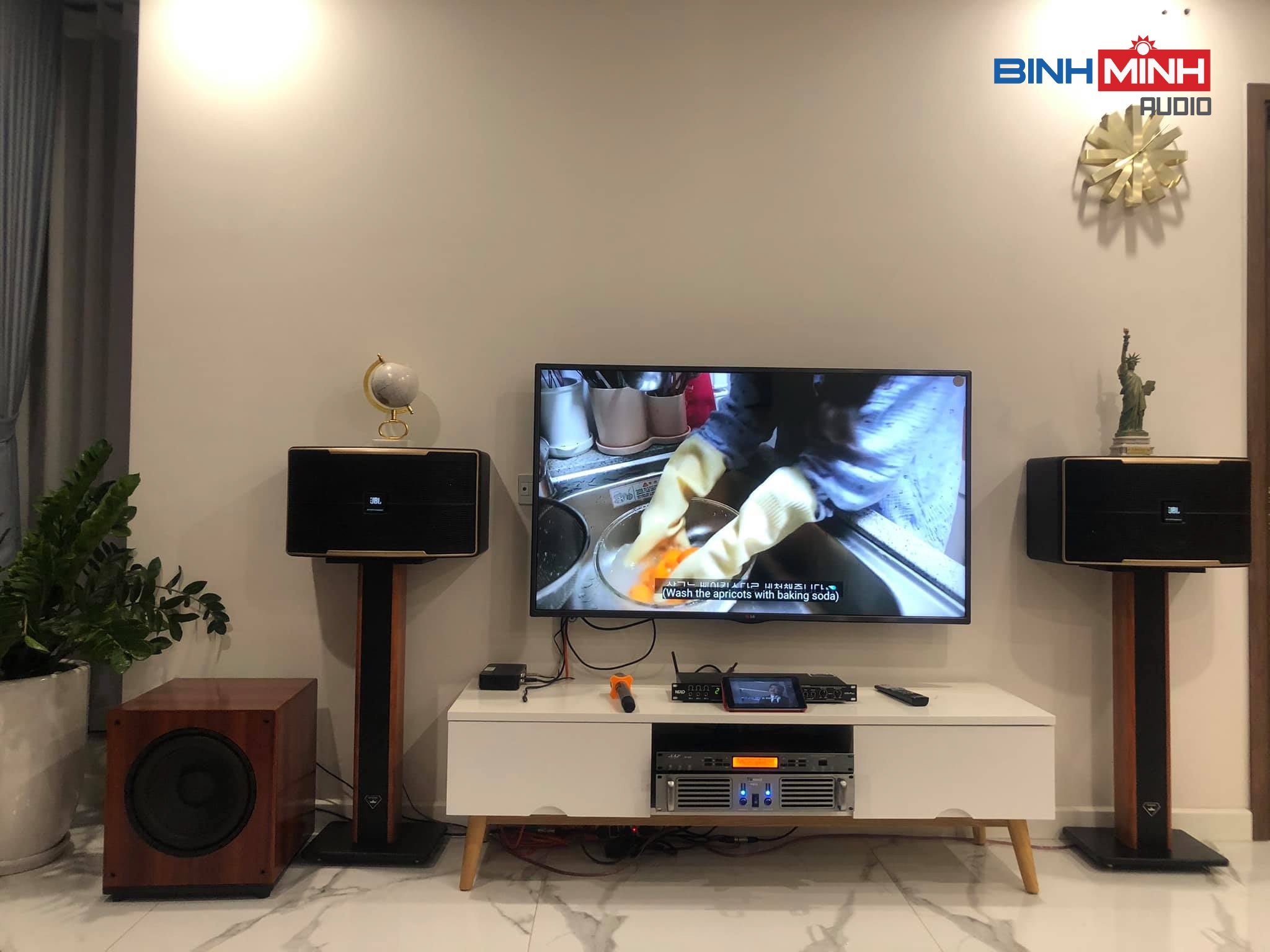 Chân loa Bookshelf gỗ Venza BM 80 ( kèm chân đinh chống rung bằng đồng)