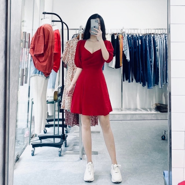 Đầm đỏ nhúng eo