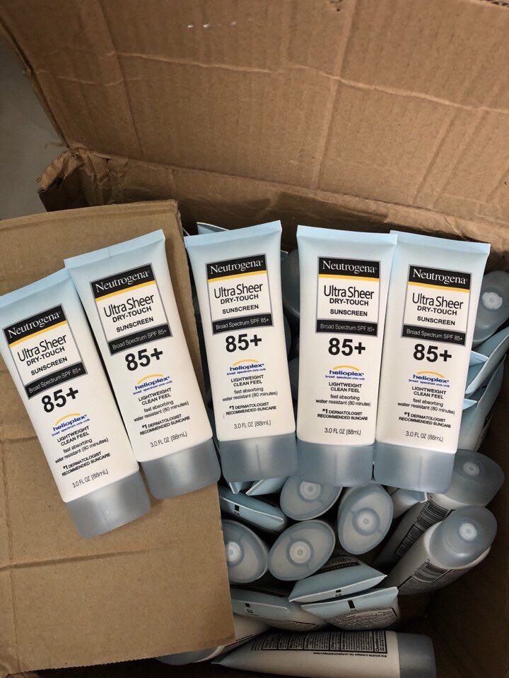 Sản phẩm đi nắng neutrogena