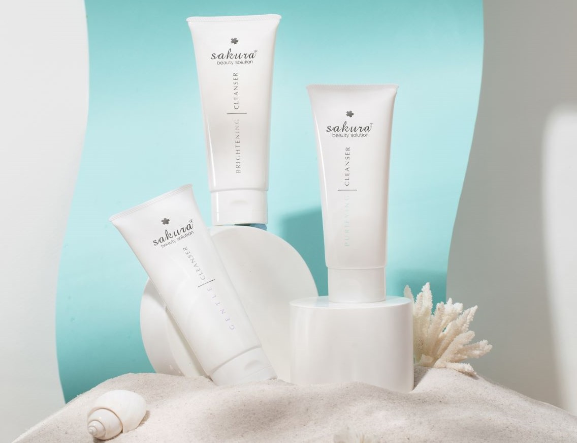 Sữa rửa mặt trắng da Sakura Brightening Cleanser