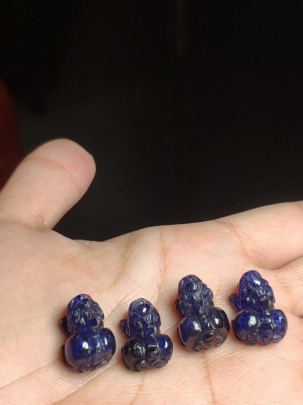 Mặt dây chuyền tỳ hưu Kyanite (Saphia nước), sản phẩm điêu khắc, đem lại may mắn, tài lộc.