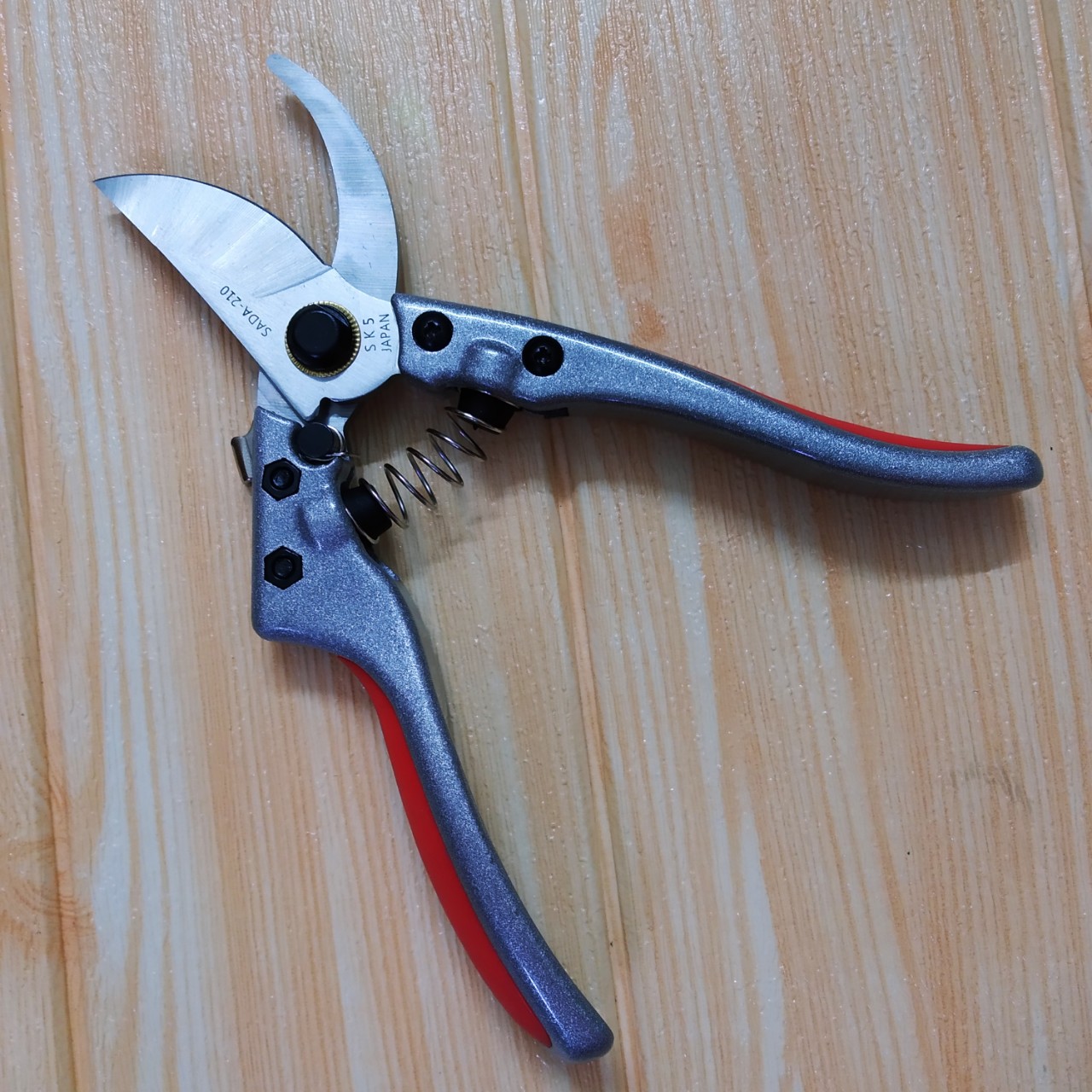 Kéo cắt cành làm vườn SaDa 210mm