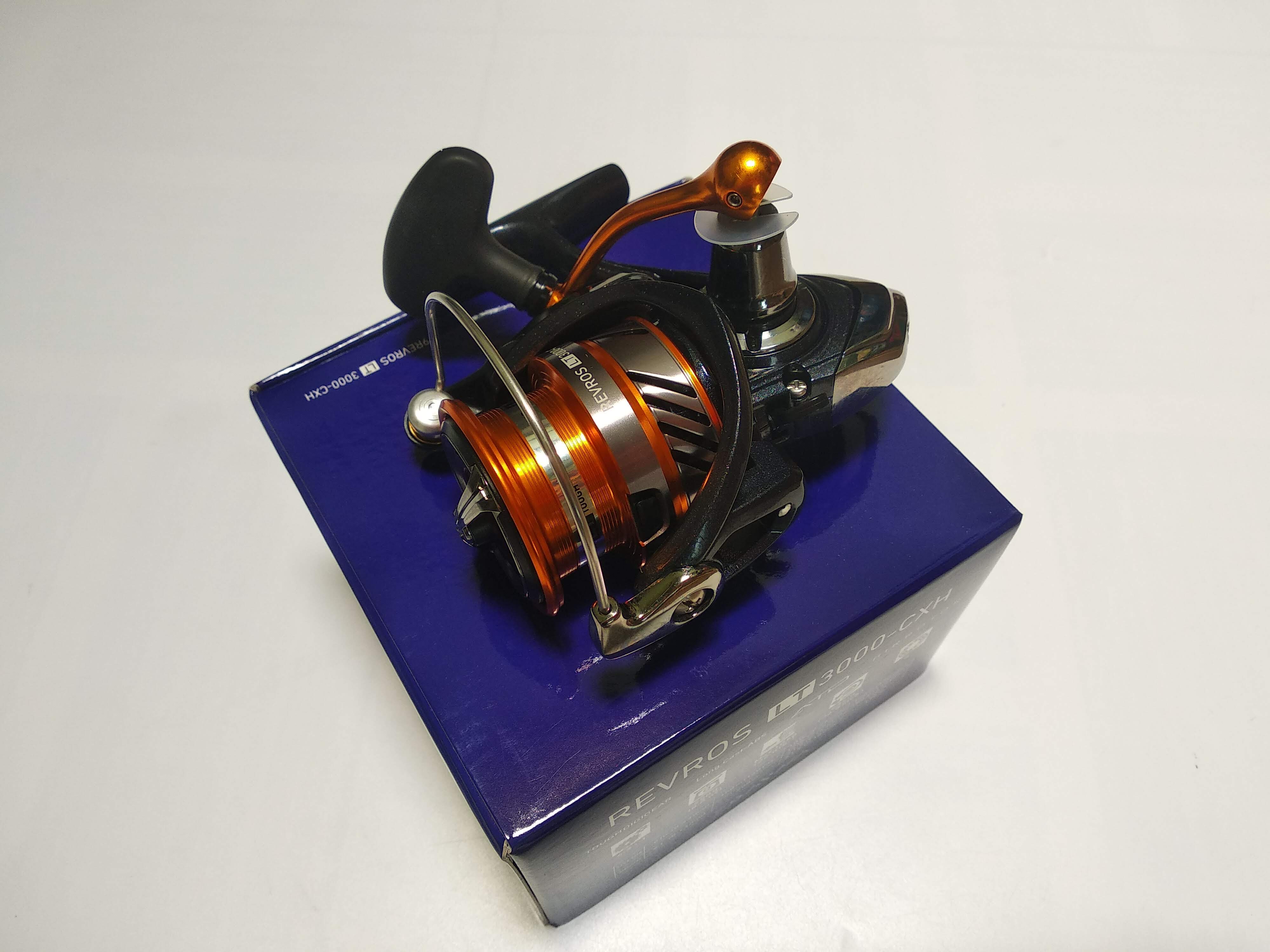 Máy Câu Cá Daiwa Revros LT 3000-CXH - Máy Đứng