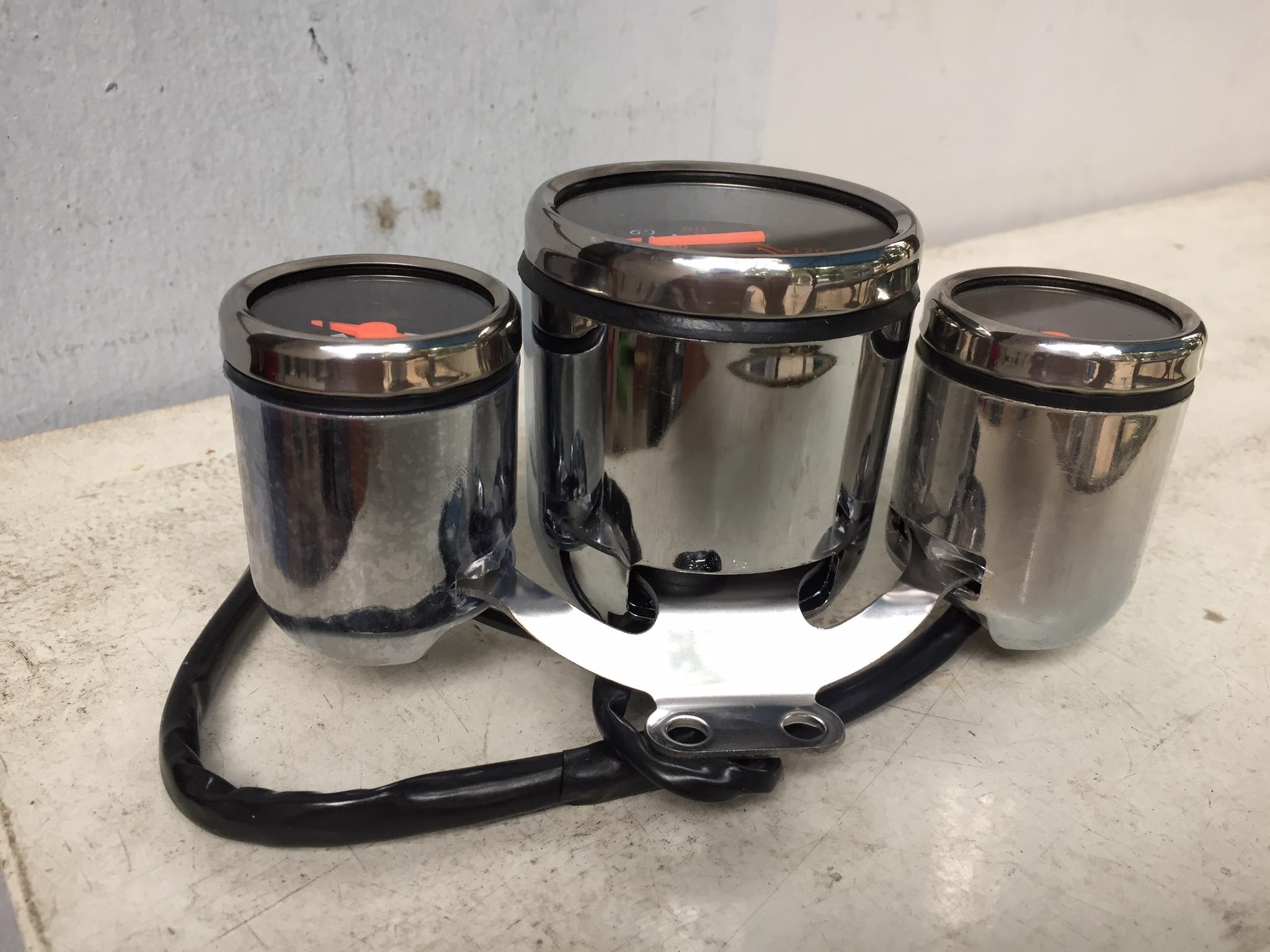 đồng hồ 3 cục cho anh em độ chế xe