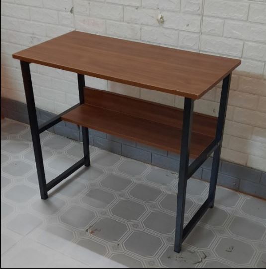 bàn làm việc có kệ lửng