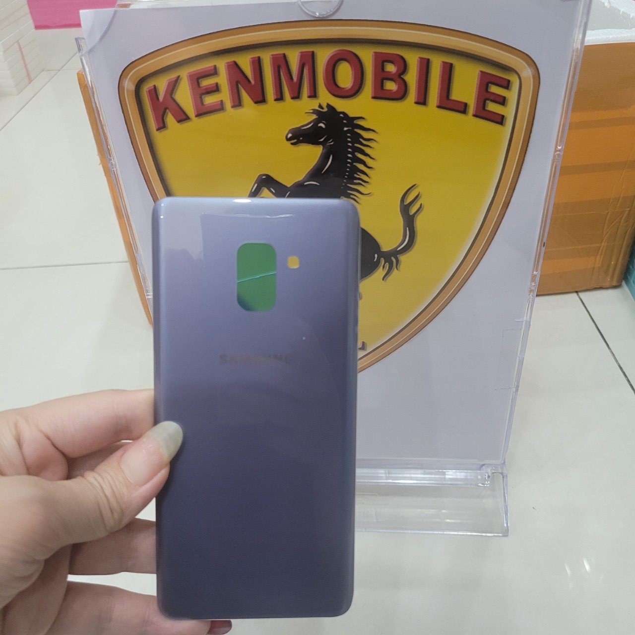 Nắp Lưng Tương Thích SS A8 Plus ( 2018 ) / A730, Loại 1 (tặng kèm keo dán)