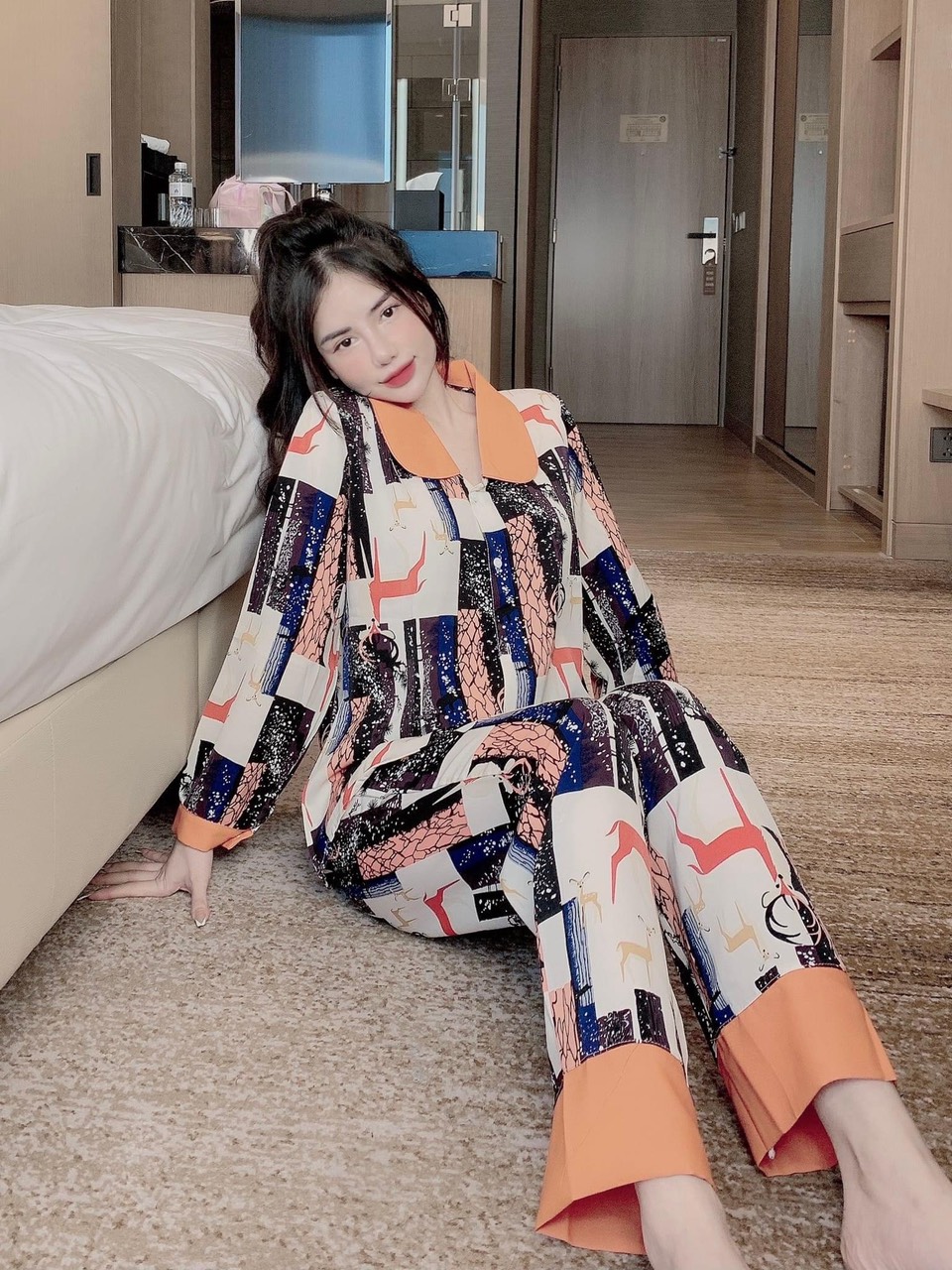 Bộ pijama tay dài quần dài cổ sen