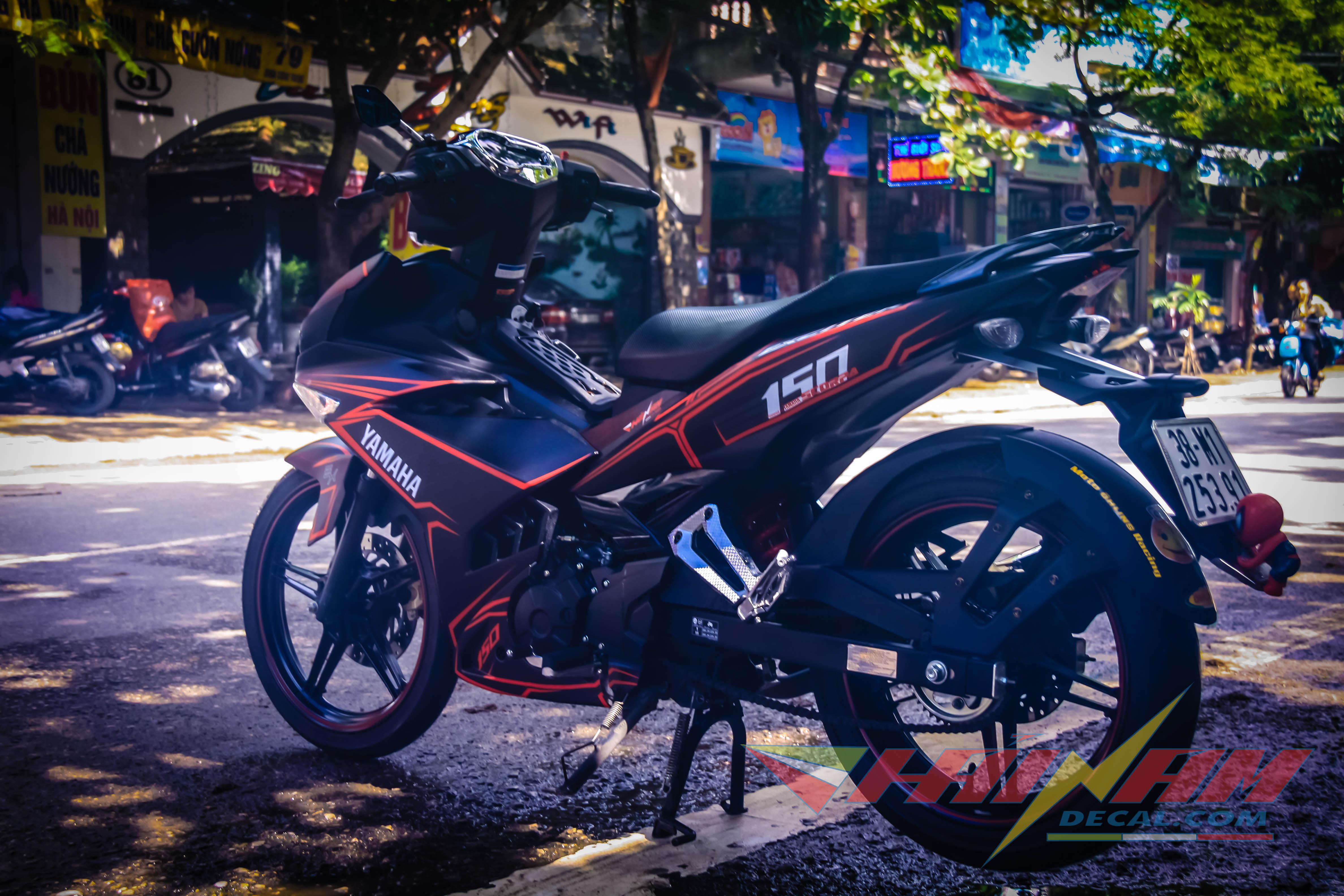 Tem Trùm Exciter 150 Đen Nhám Chỉ Đỏ