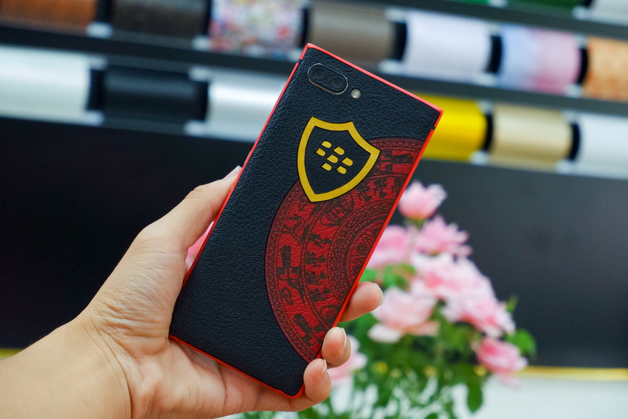 Miếng skin dán da cho BB KeyOne, Key2 ghép trống đồng đỏ