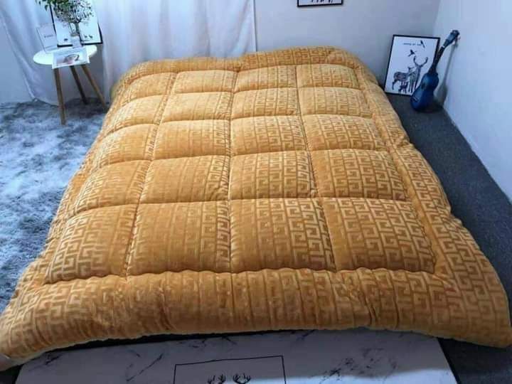 chăn lông cừu chữ vạn siêu ấm