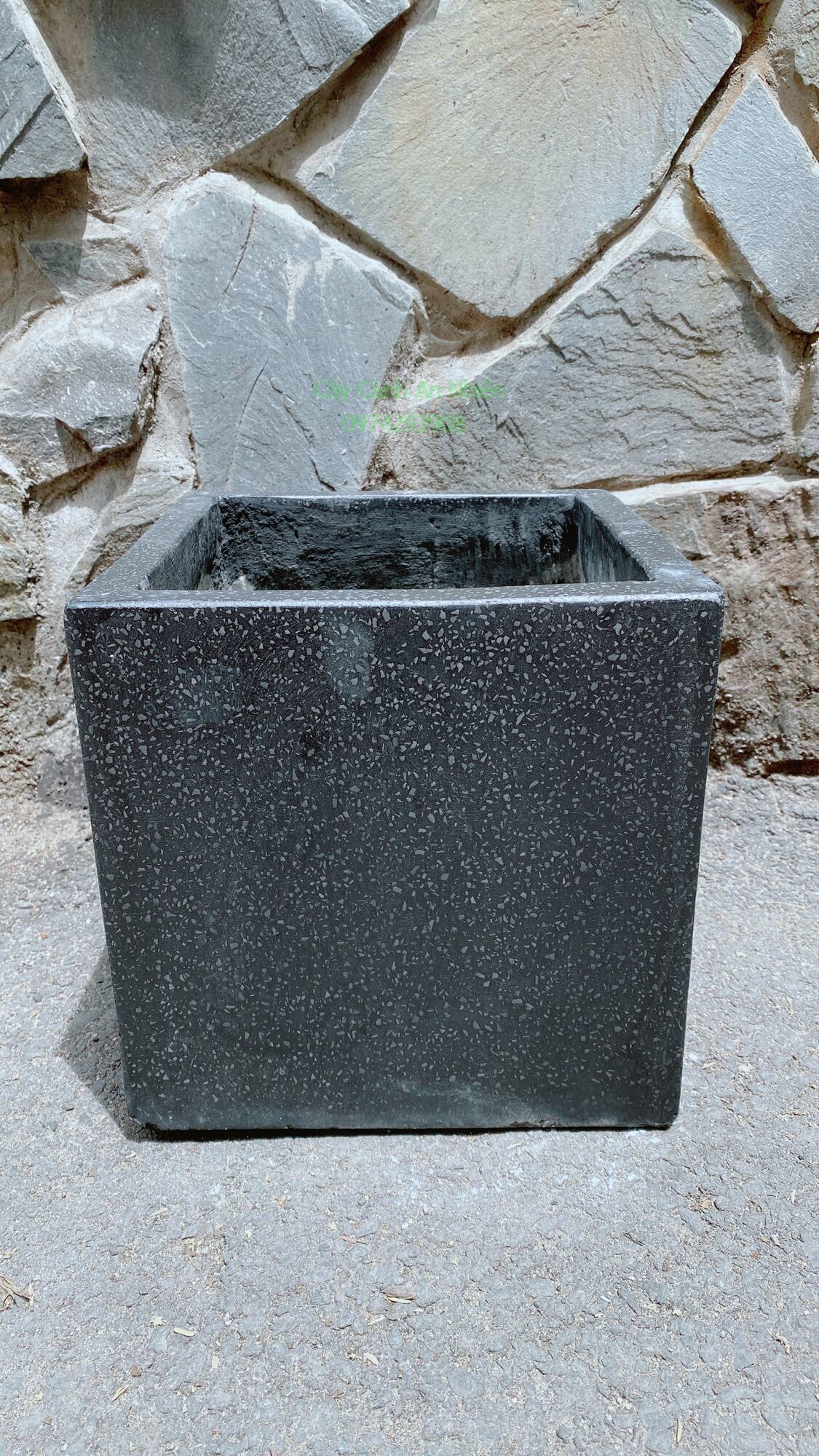 Chậu vuông xi măng 25*25cm