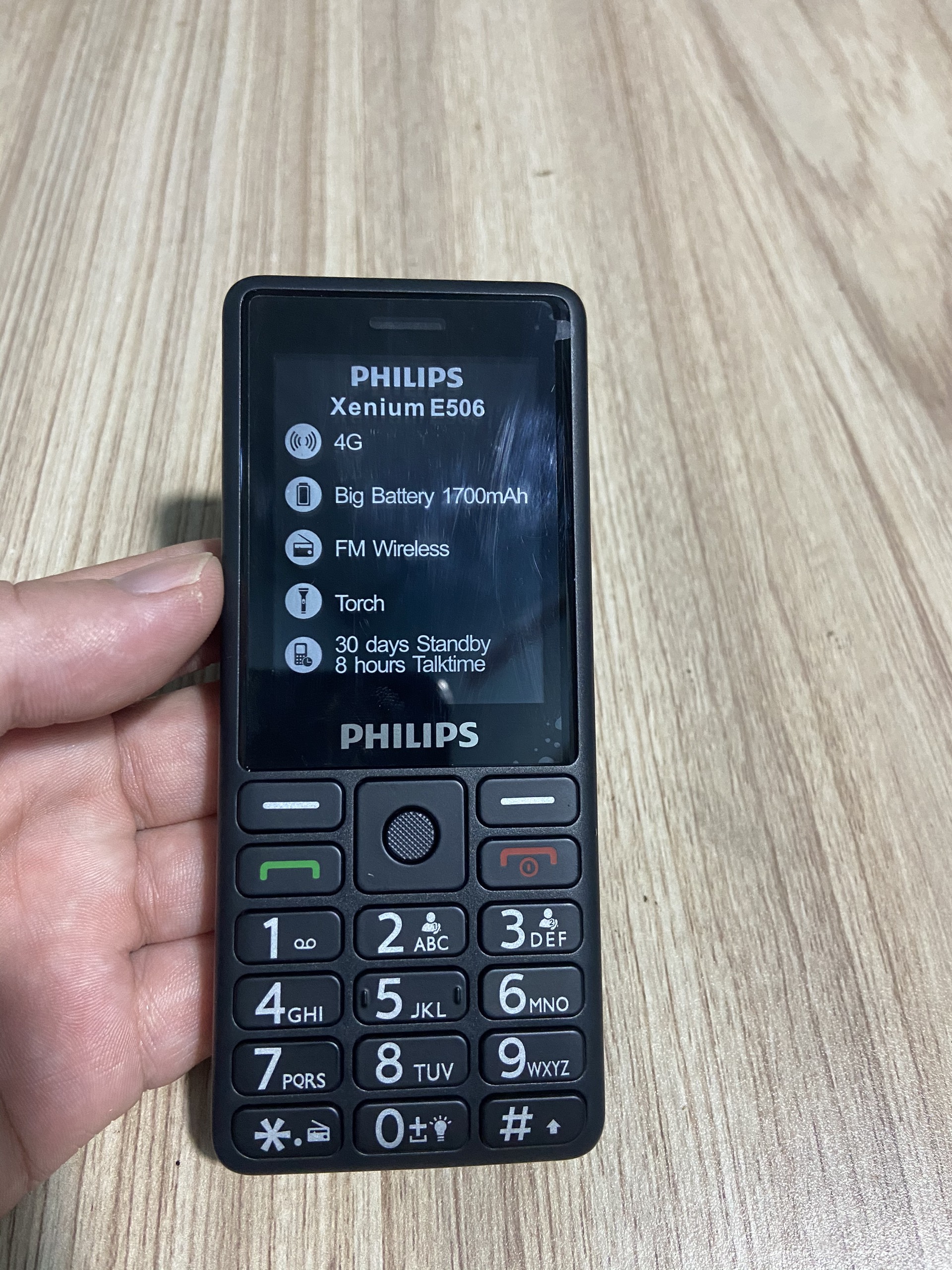 Điện thoại Philips E506 Xenium ( Bảo hành 12 tháng)