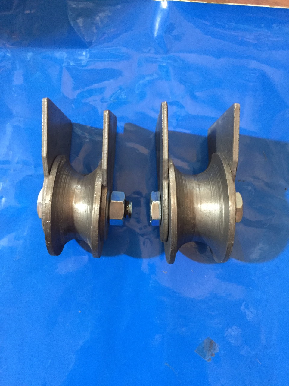 Bánh xe cửa cổng rãnh tròn chạy ống 27. bộ 2 bánh xe cổng dành cho ống 27