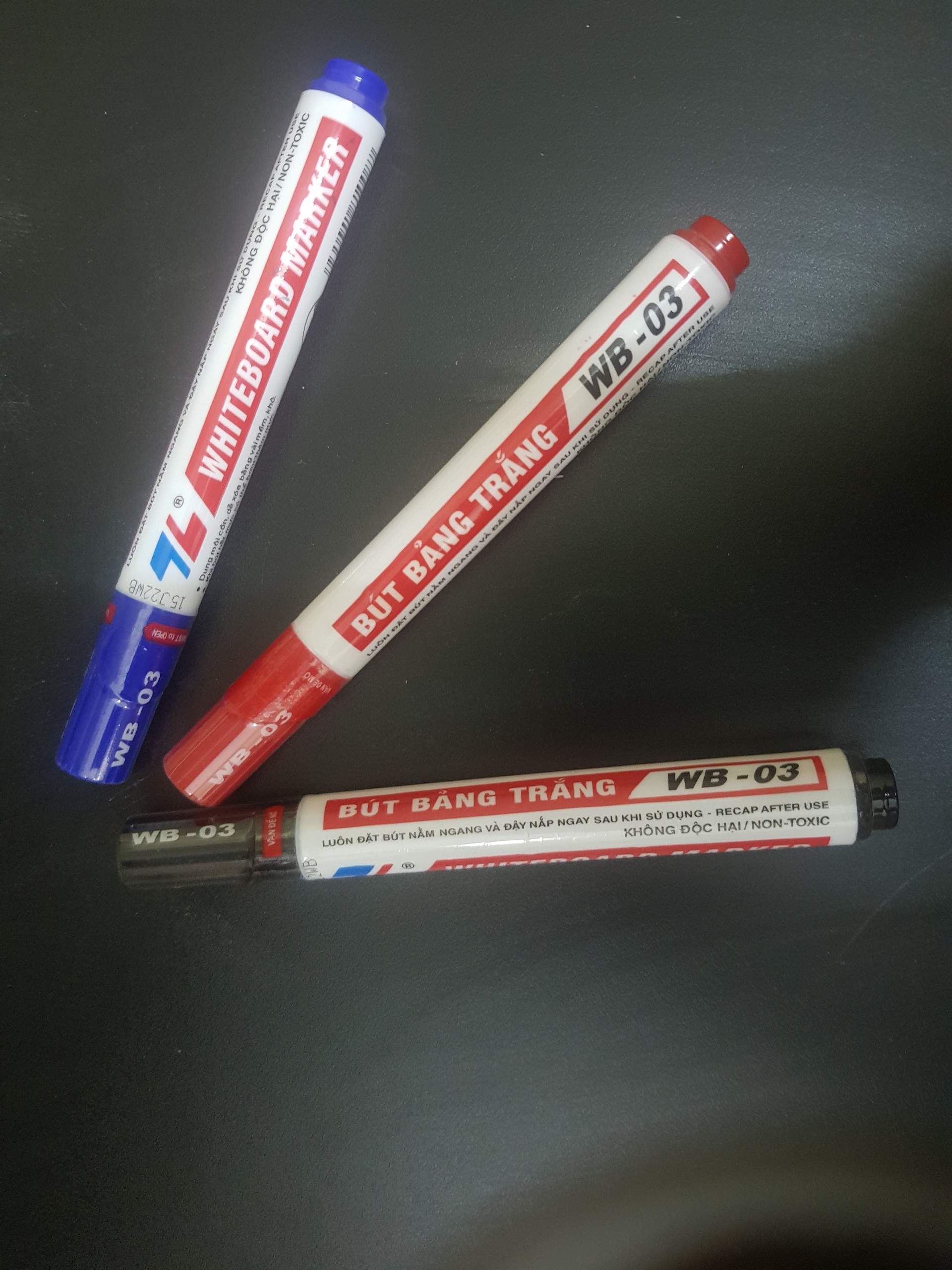 Bút lông viết bảng từ trắng ( đen, xanh dương, đỏ)