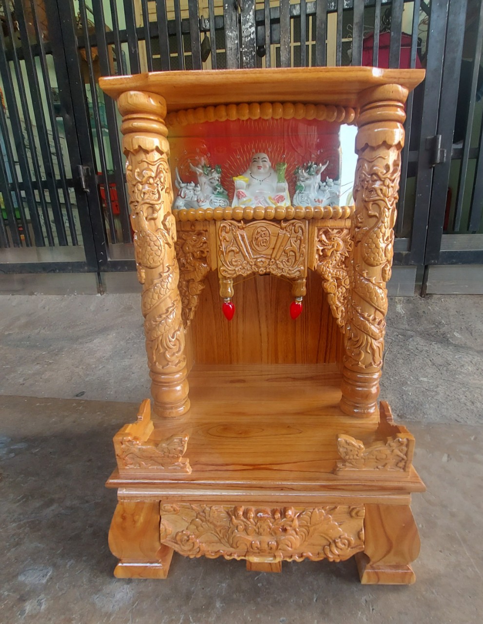Bàn thờ thần tài ông địa có hộp đèn gỗ xoan 42 x 68cm
