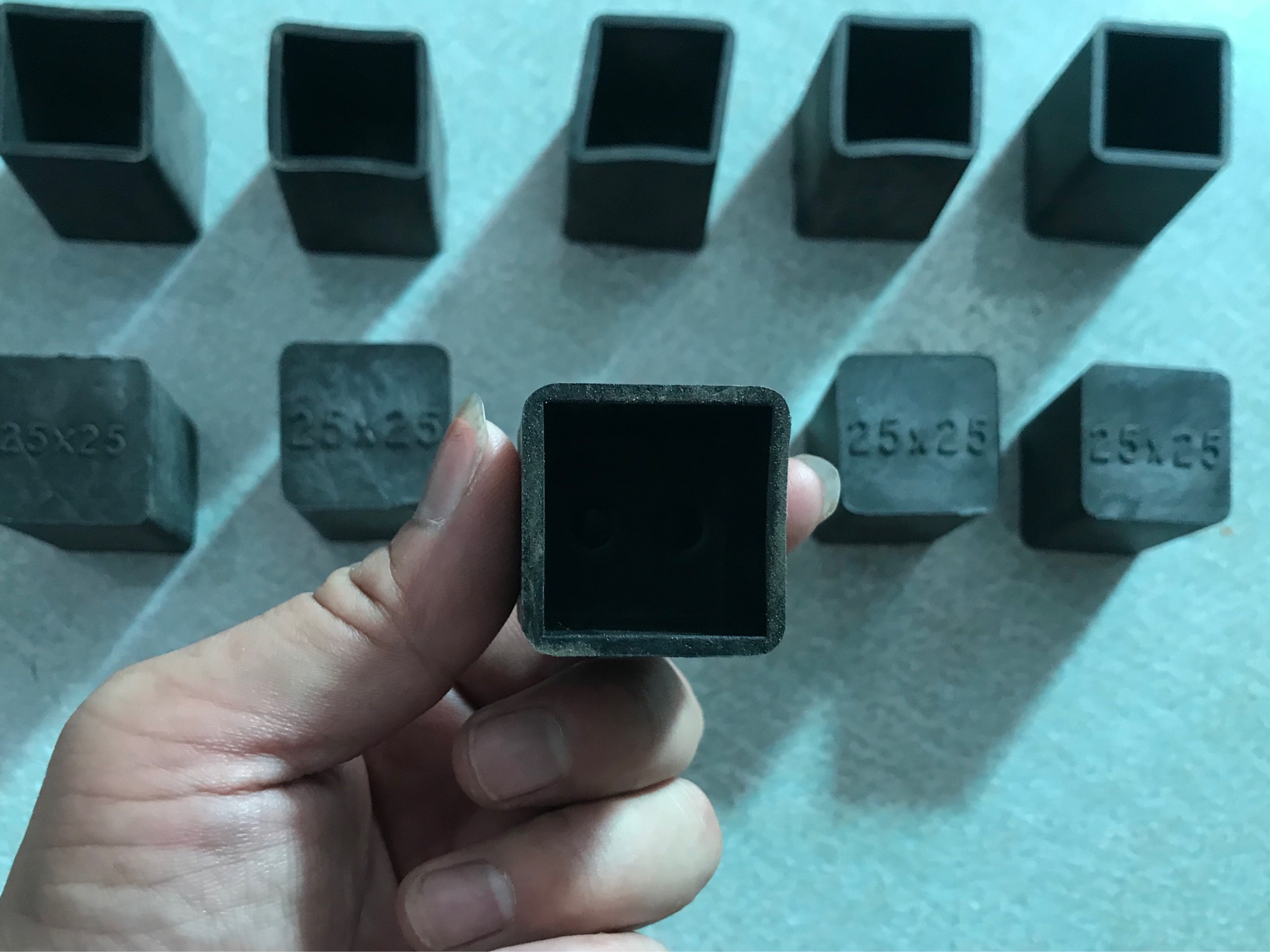 Combo 10 Bịt cao su Ngoài sắt hộp 25x25