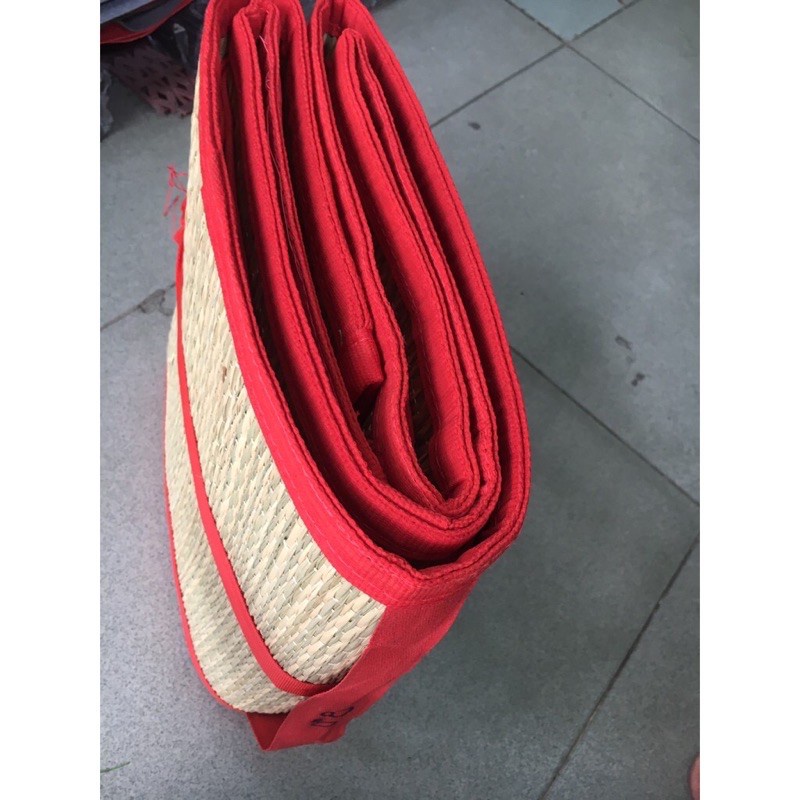 chiếu lác gấp 3 trắng xếp gọn