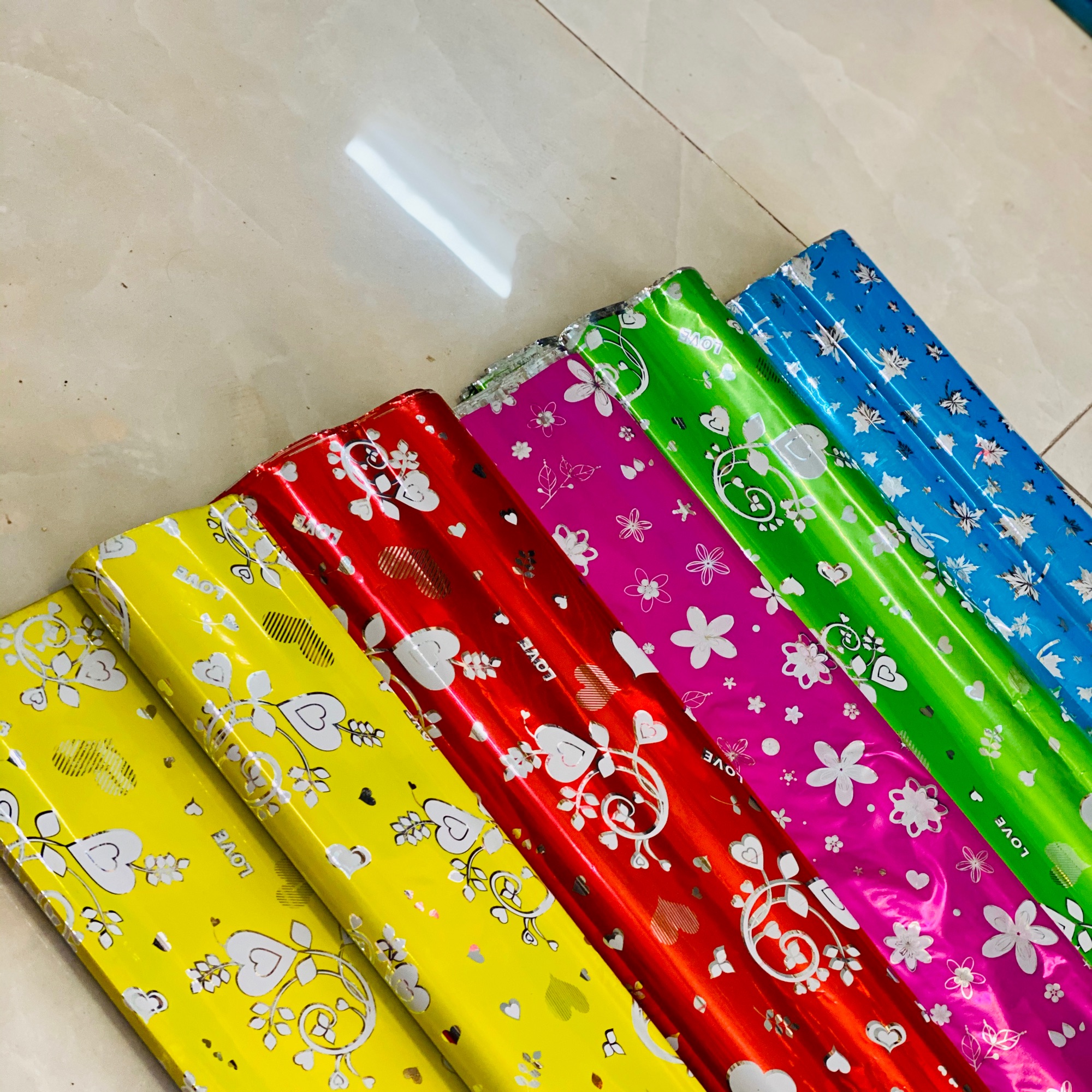 Giấy gói quà hoa văn set 5 tờ kích thước 70x100cm