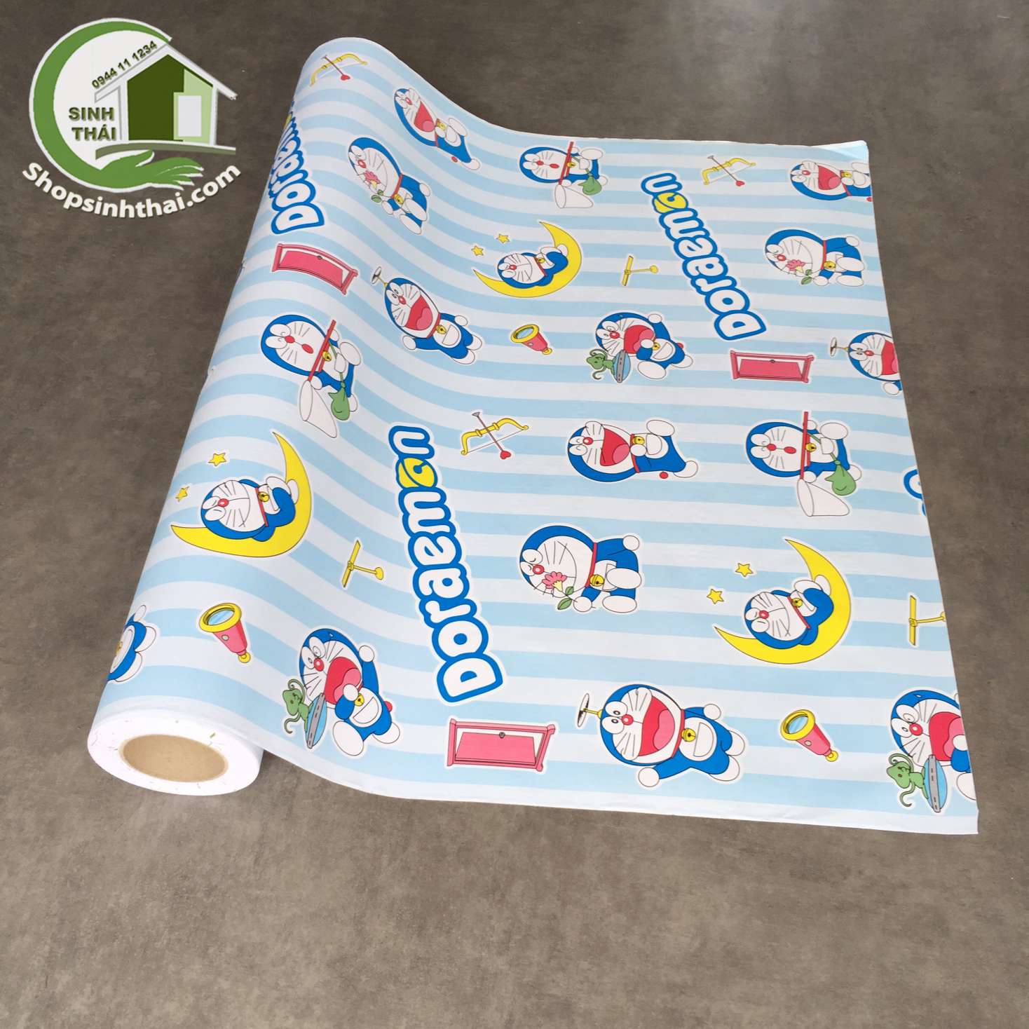 Giấy dán tường doremon kẻ sọc đứng có chữ - [ 50cm x khổ 90cm ] có sẵn keo - bán theo mét, đặt 1 lần được nửa mét, cắt liền 1 tấm chứ không cắt rời từng tấm