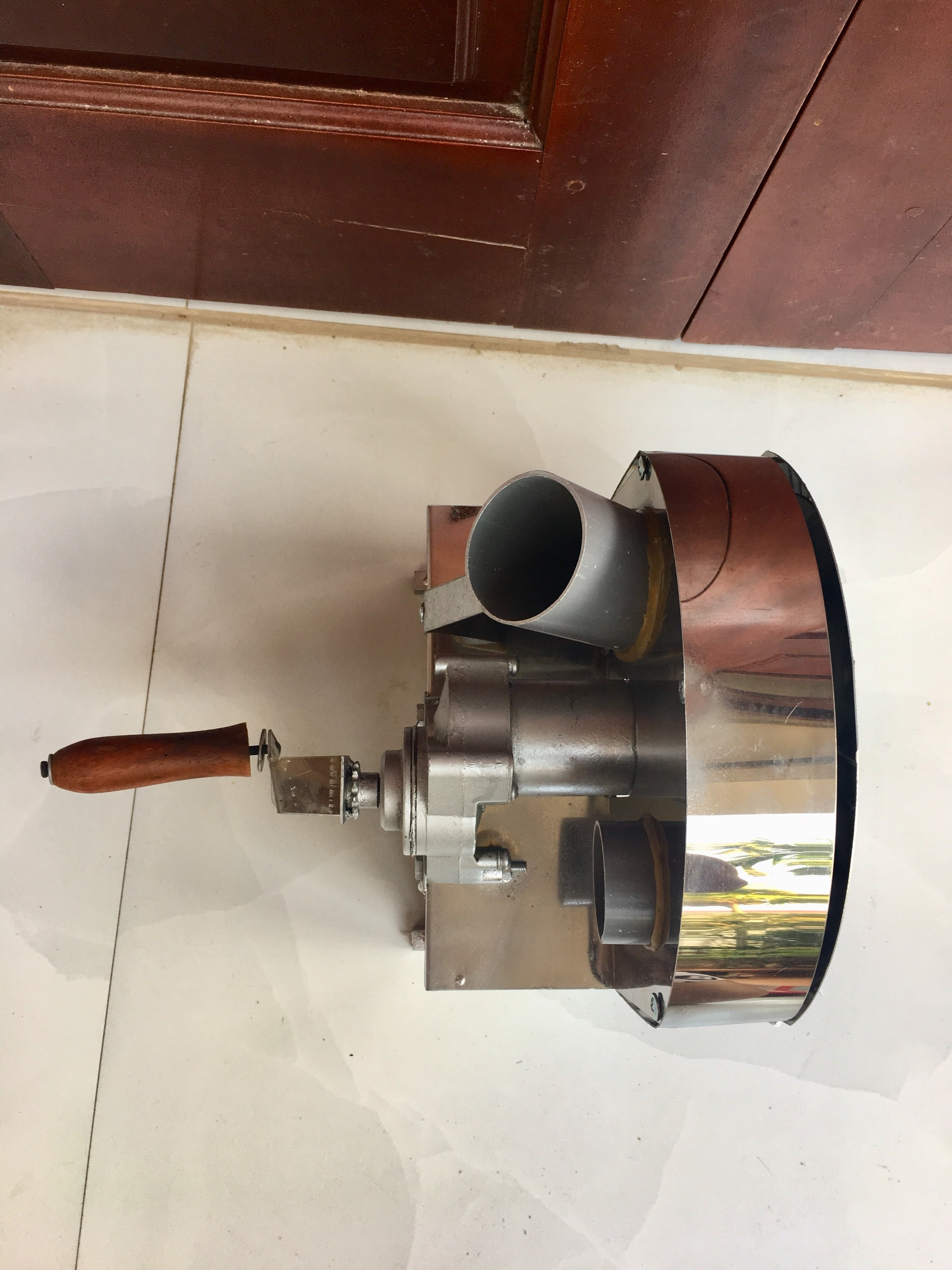 Máy thái sung quay tay có nắp đậy inox