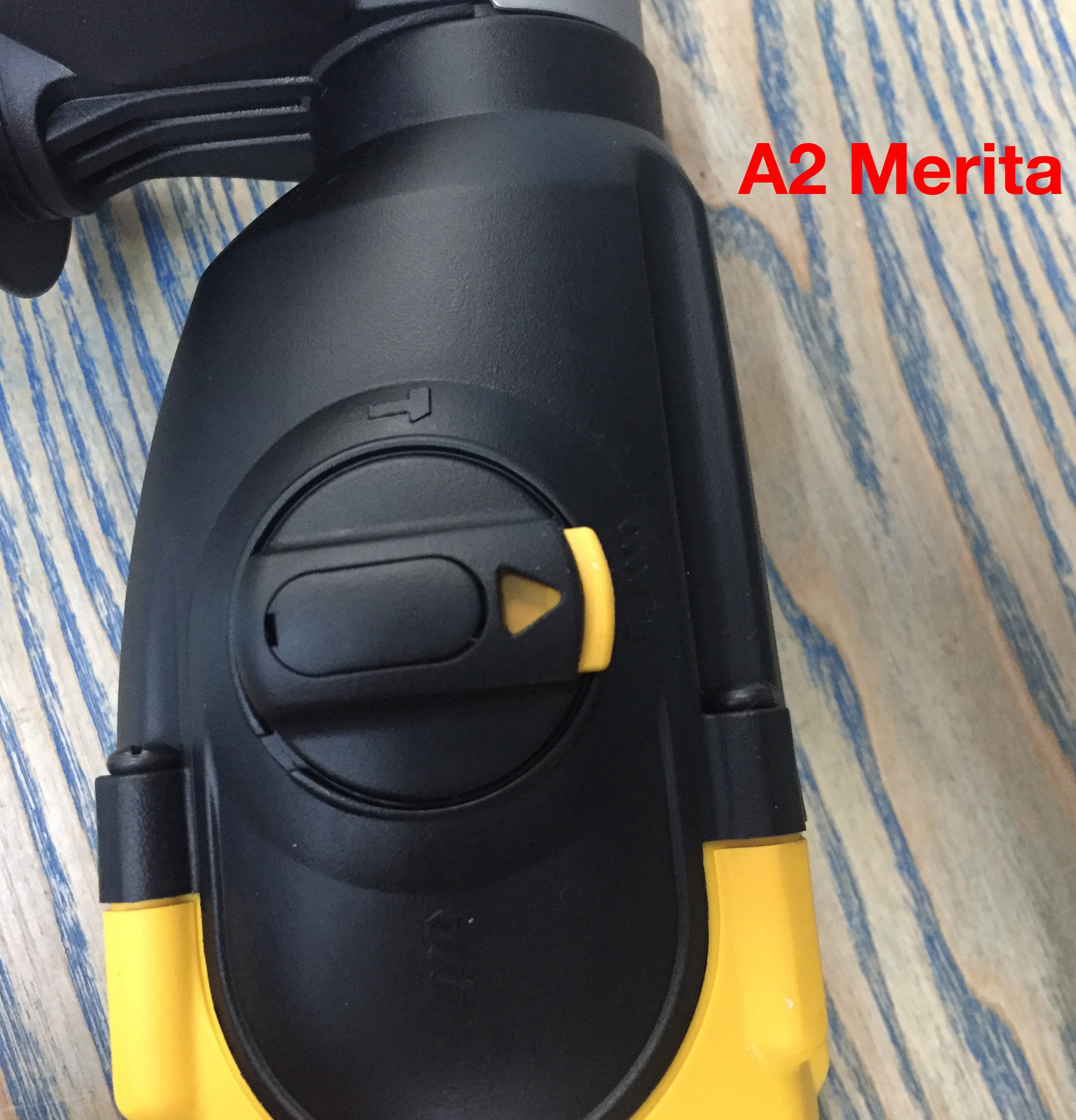 Máy Khoan 3 Chức năng  650W  DeWalt D25013K (Tặng kèm 3 mũi khoan beton)