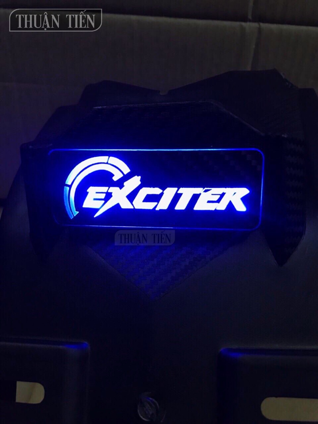 DÈ CHẮN BÙN EXCITER 150 CÓ ĐÈN KIỂU SONIC