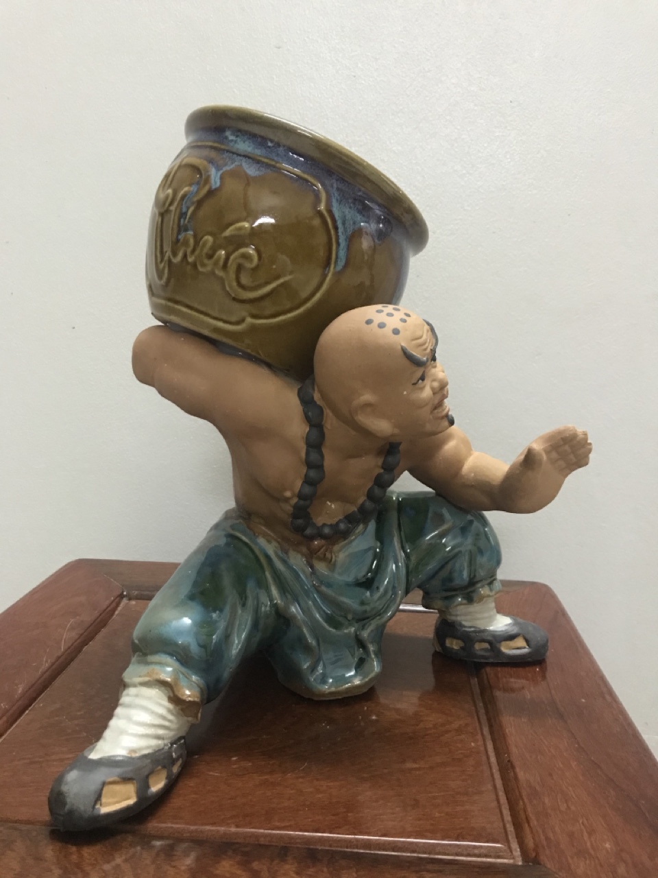 Chậu tượng Lỗ Trí Thâm cõng vò
