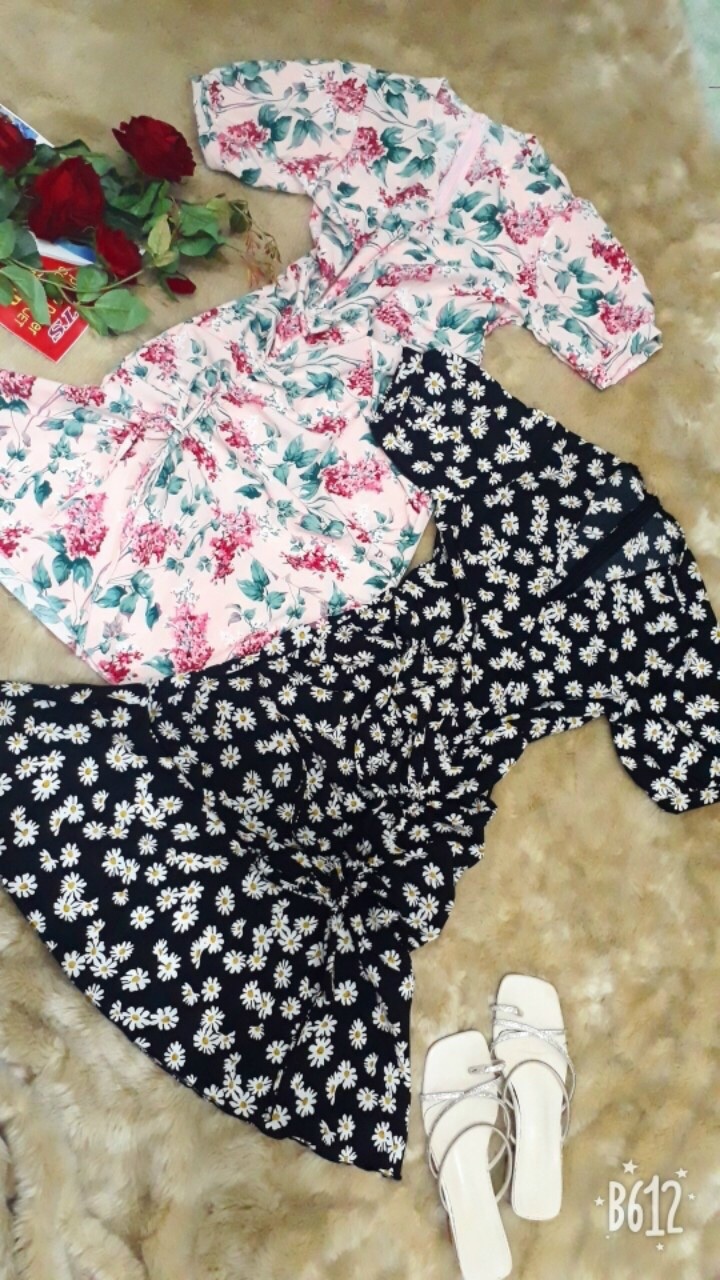Đầm nữ hoa cúc cổ V rút dây