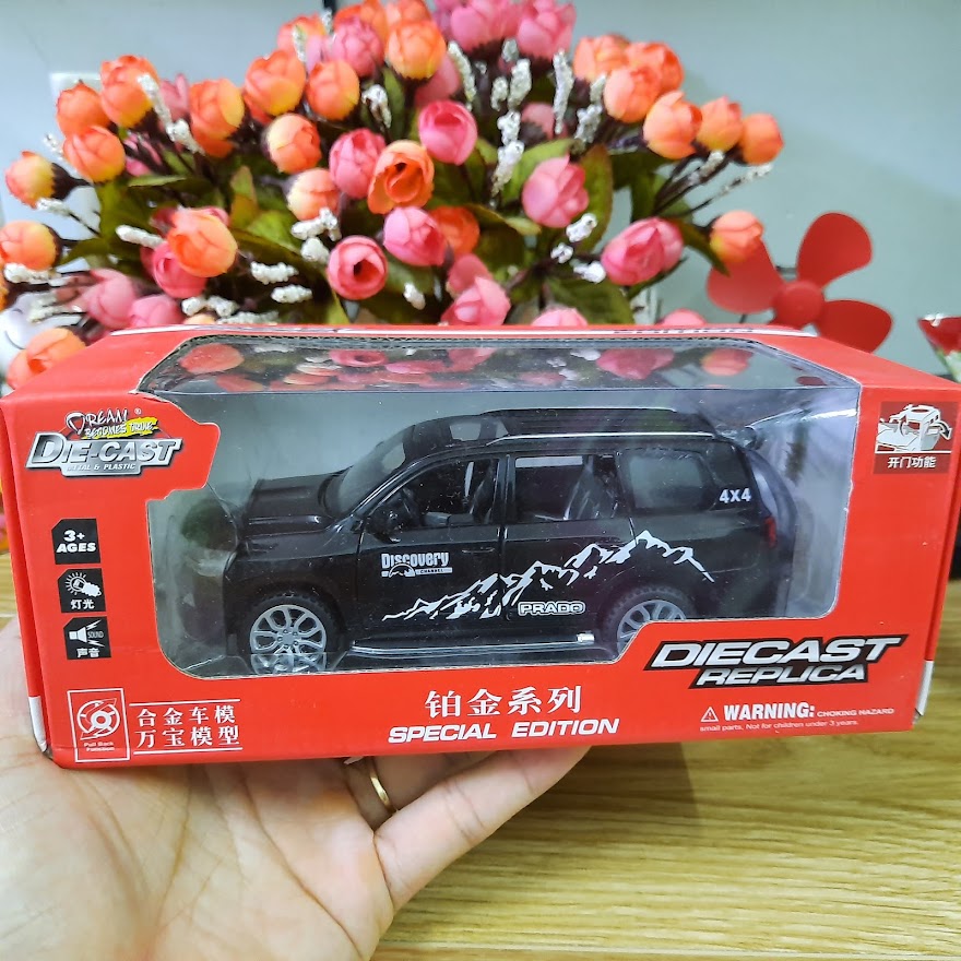 Mô hình xe ô tô Land cruiser Prado đồ chơi trẻ em tỉ lệ 1:32 xe bằng kim loại có âm thanh động cơ và đèn xe mở được các cửa