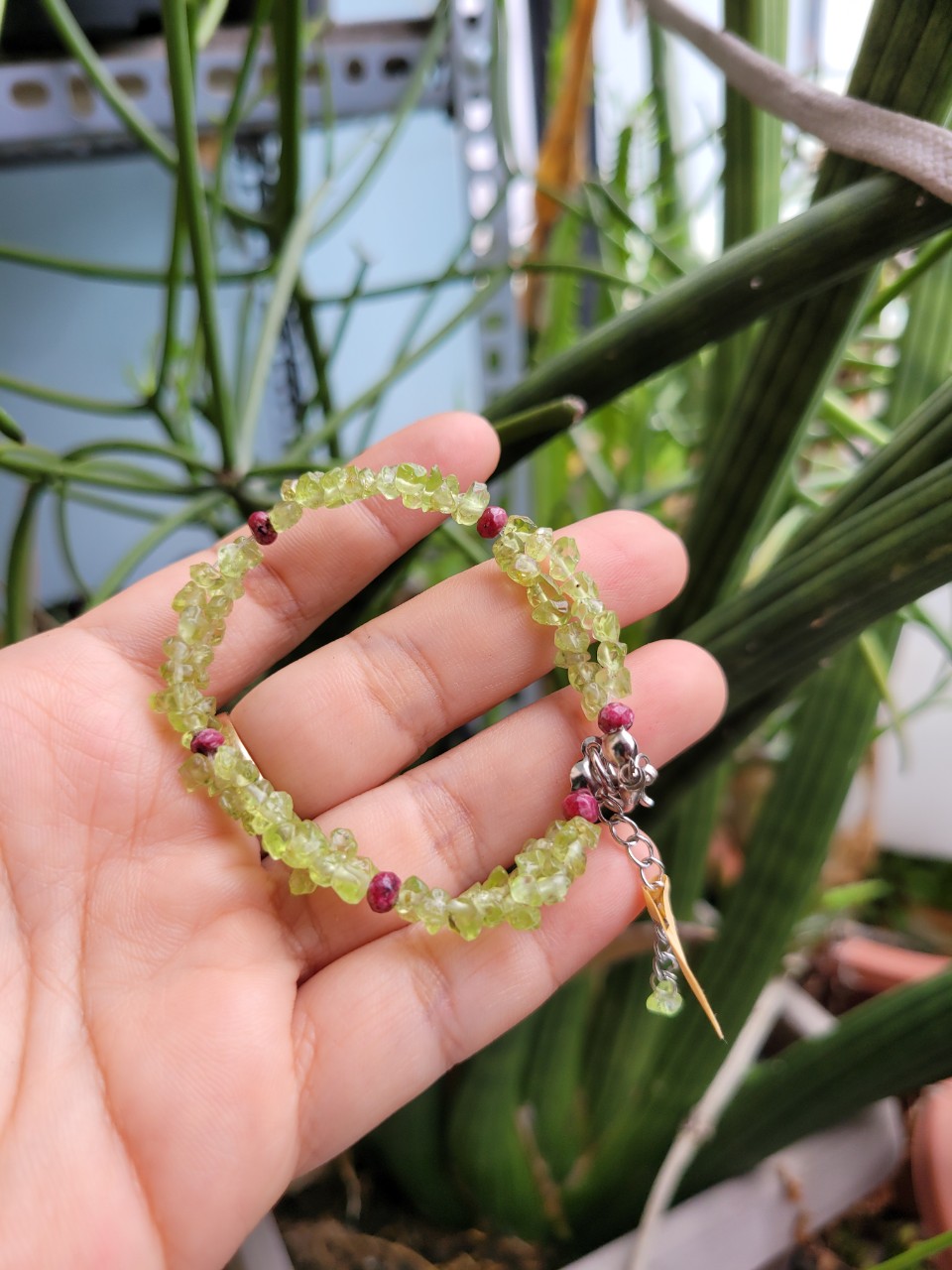 Vòng tay đá Peridot phối ruby nam phi, trang sức handmade, Phụ kiện phối đồ, đi tiệc, HCM