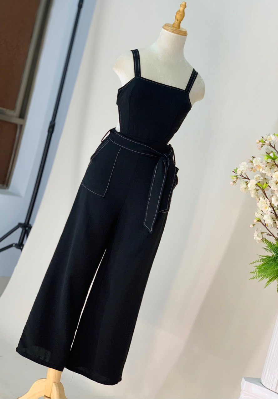 Jumpsuit Khoét Eo Đen Viền Chỉ Trắng