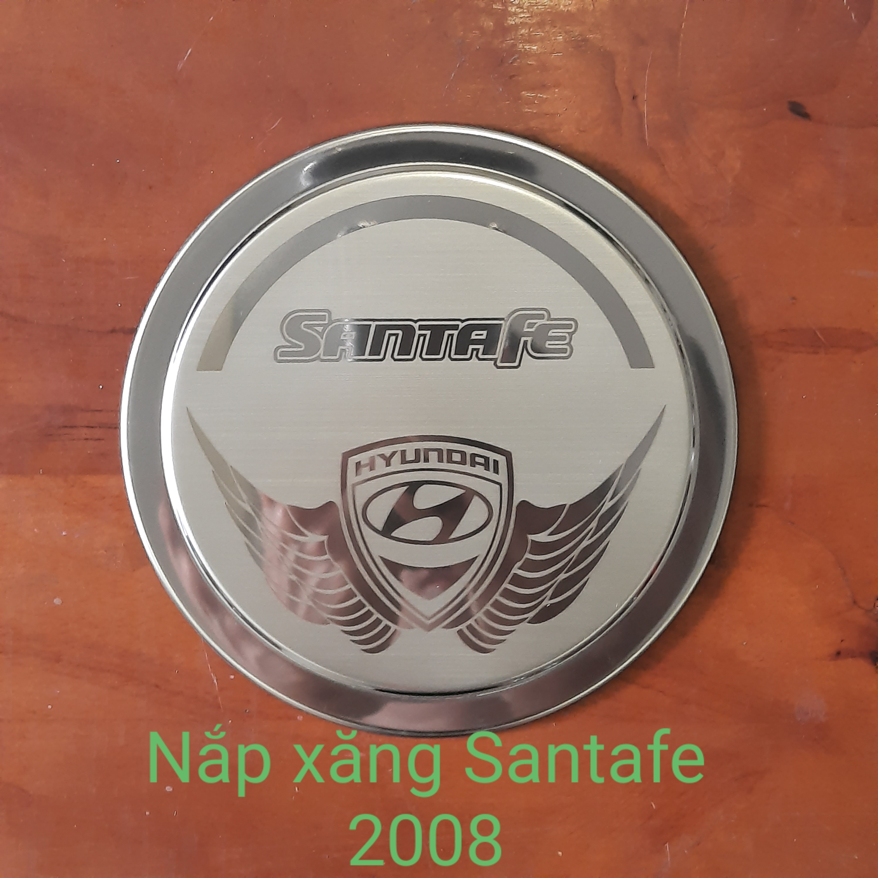 Ốp inox nắp bình xăng hyundai santafe 2008
