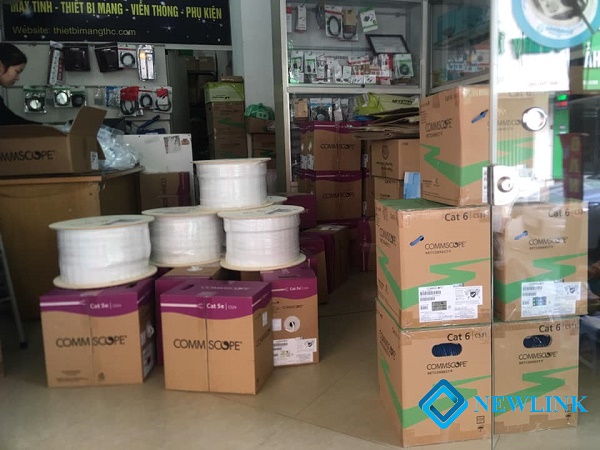 Cáp mạng Commscope CAT6 1427254-6 (305m/cuộn)