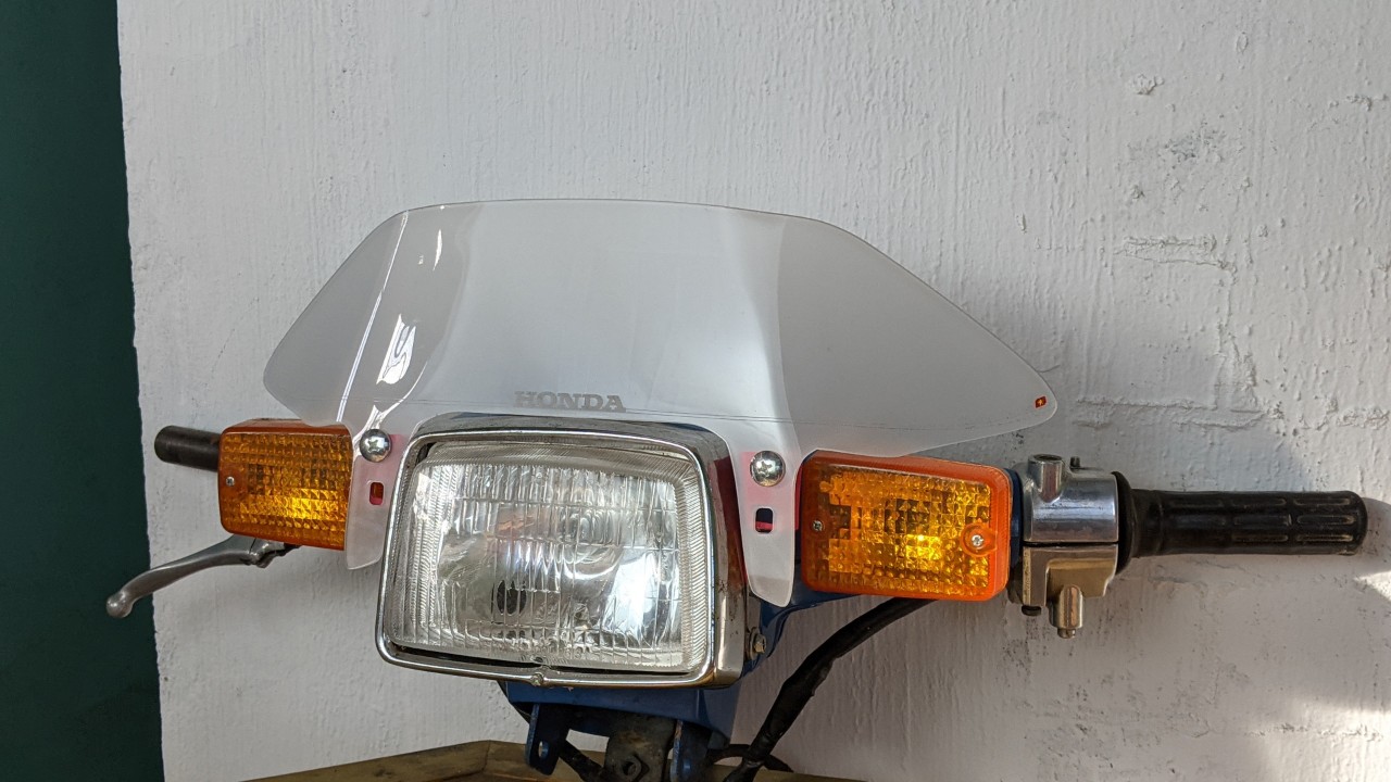 Kính chắn gió xe cub đèn vuông Original