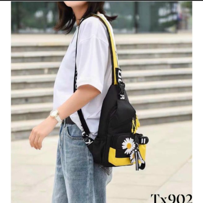 Túi đeo chéo kaki hoạ tiết pikachu và hoa cúc kèm phụ kiện mẫu mới về.