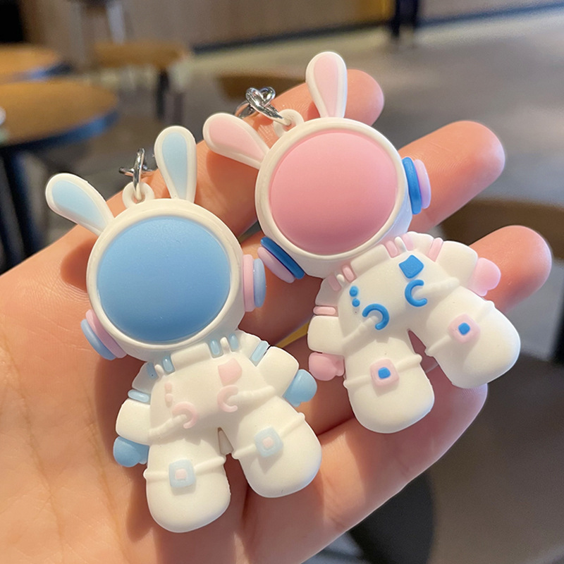 [Mới] 1 móc khóa phi hành gia tai thỏ siêu cute cho cặp đôi