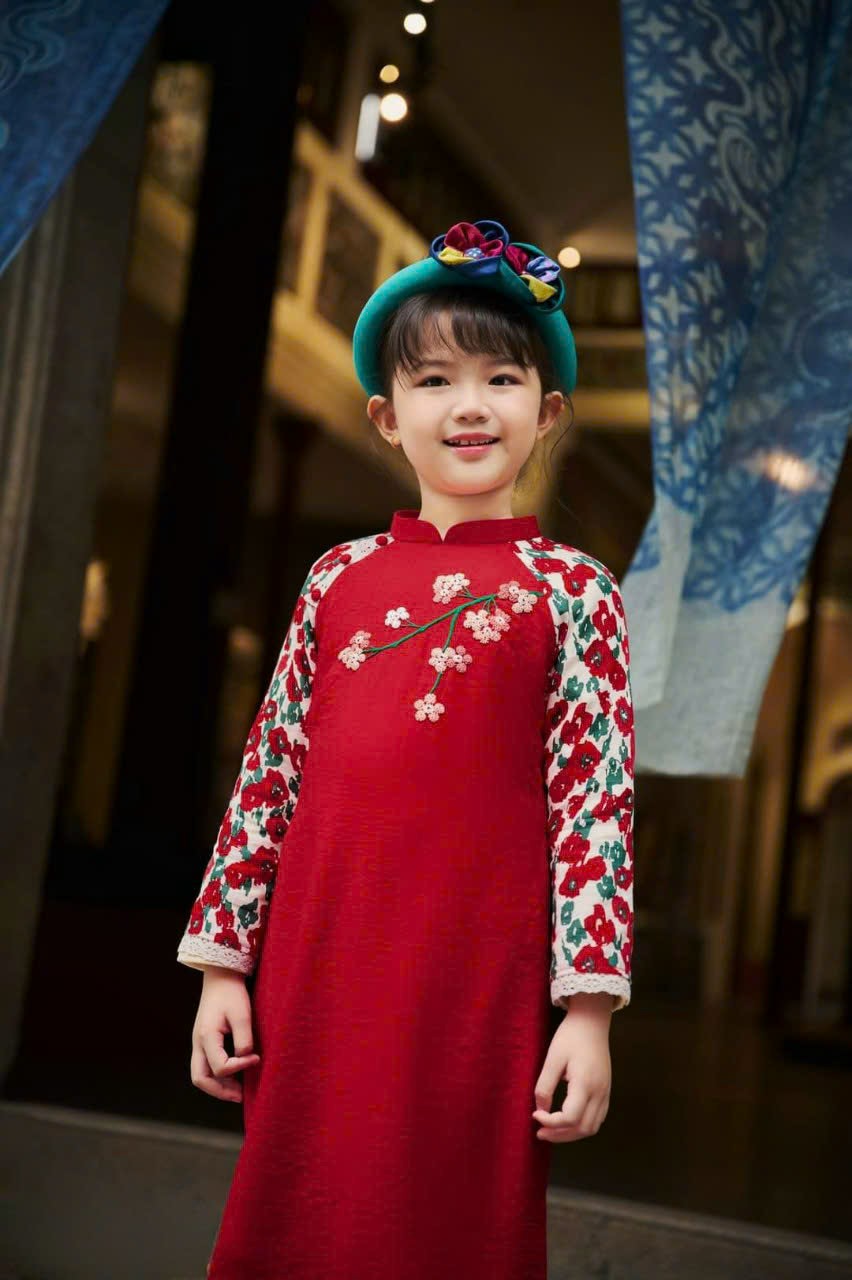 Set áo dài cho mẹ và bé phối tay hoa