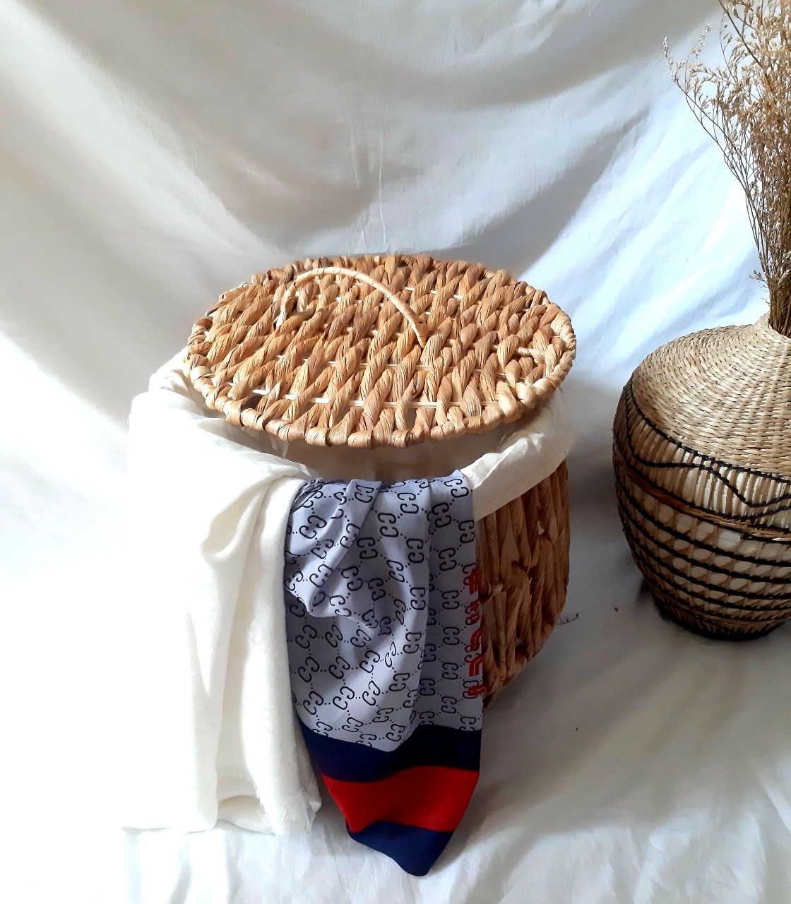 Sọt đựng đồ bằng lục bình đan thưa có nắp (có lót vải bên trong)