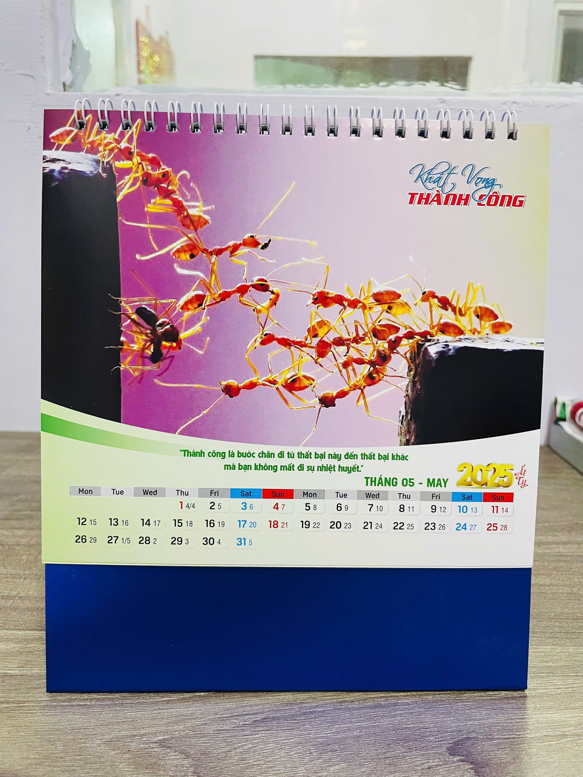 Lịch Để Bàn 13 Tờ In 2 Mặt Kích Thước 19x22cm, Lịch Tết 2025 Cao Cấp An Khang AK104 Chủ Đề Khát Vọng Thành Công