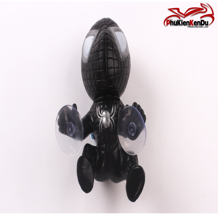 Người nhện bám đuôi xe máy