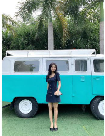 Đầm công sở cổ vuông nút gỗ xinh xắn