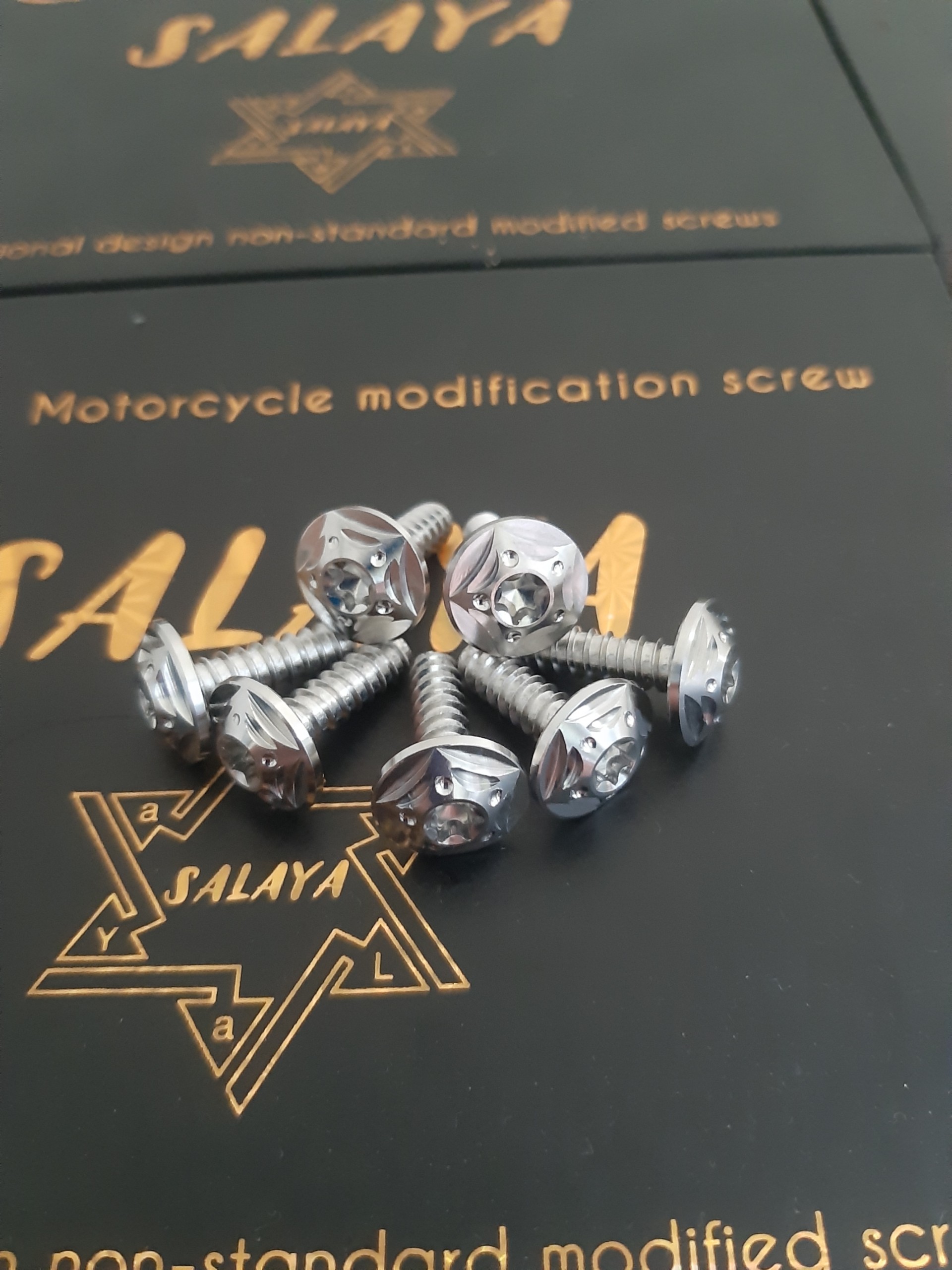 ốc pô e vario 7 con salaya