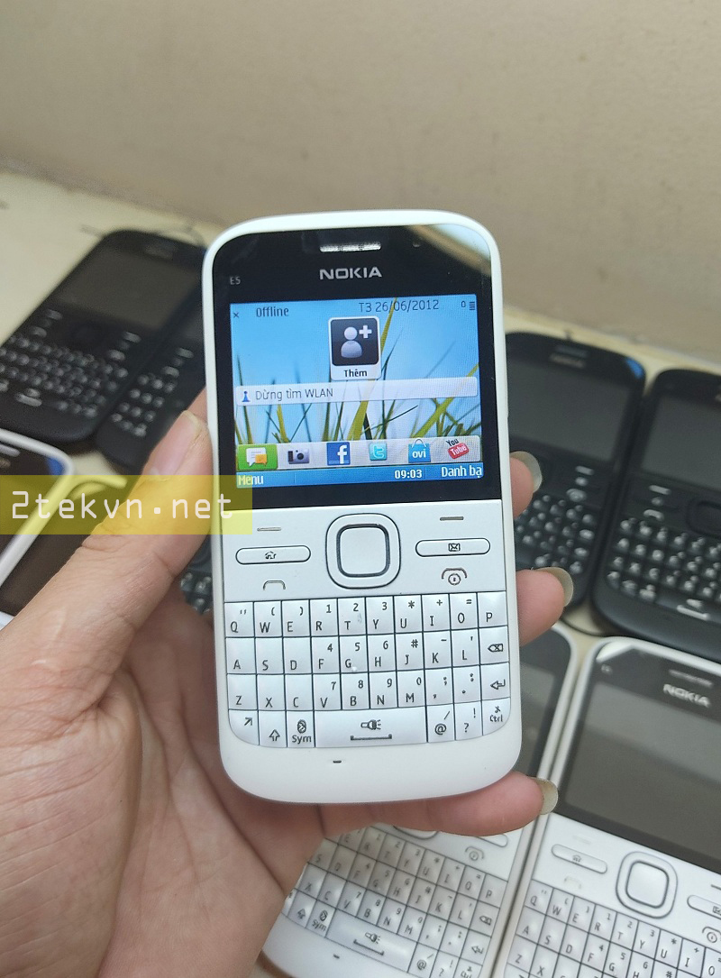 Điện thoại cổ độc Nokia e5 00 siêu mỏng thời trang bàn phím 24 ký tự