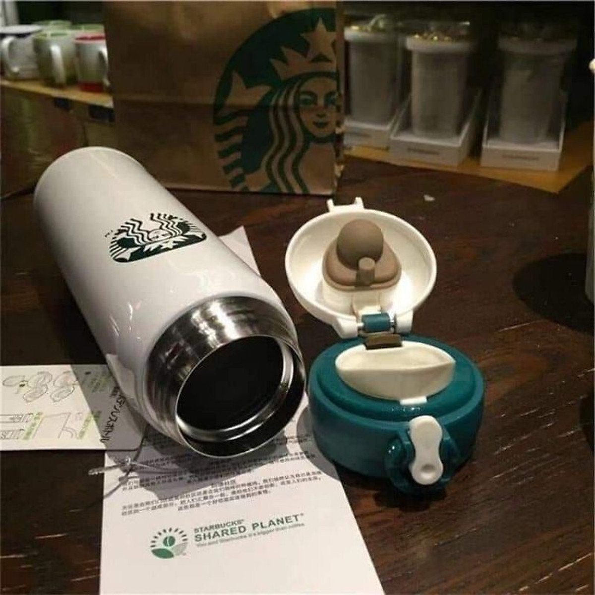 Bình và cuốc nước hiệu Starbuck